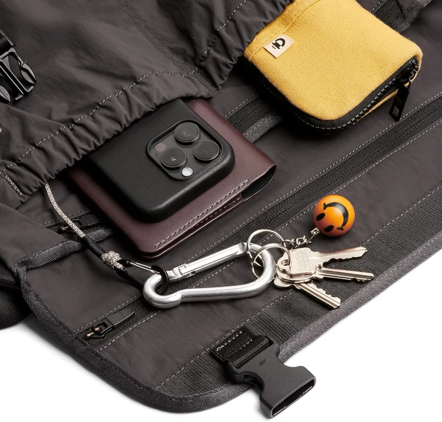 Bellroy Cinch Messenger (12 liter lightweight shoulder bag, water-resistant fabric, effortless organization) - Charcoal