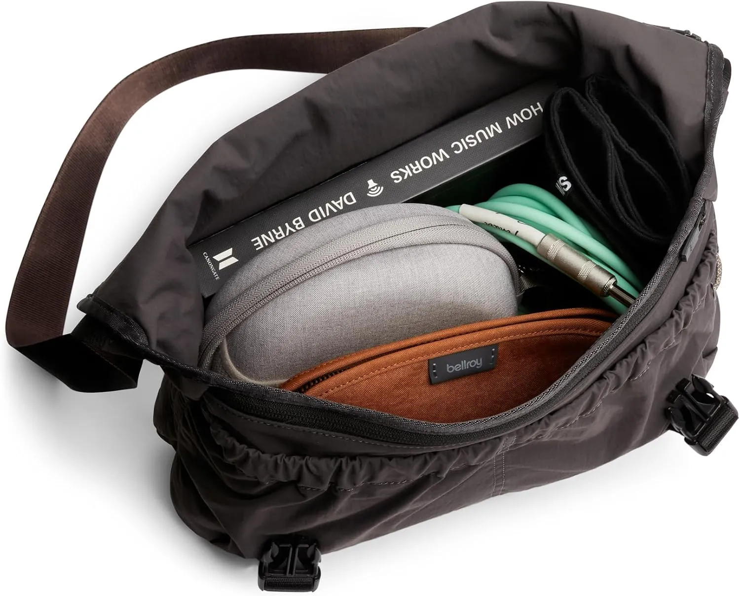 Bellroy Cinch Messenger (12 liter lightweight shoulder bag, water-resistant fabric, effortless organization) - Charcoal