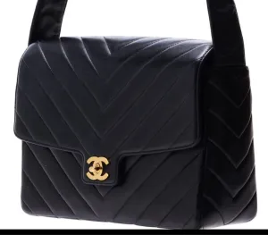 Chanel chevron black lambskin messenger flap bag