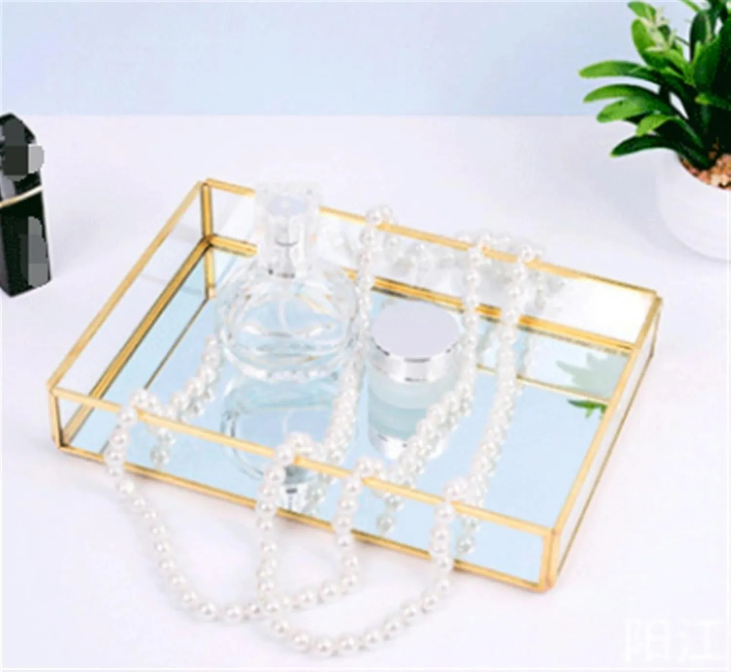 Cosmetics Organizer Dresser Skin Care Products Lipsticks Perfumes Gold Trays Jewelry Cosmetics Storage Boxes Display Boxes Make Up Organizer