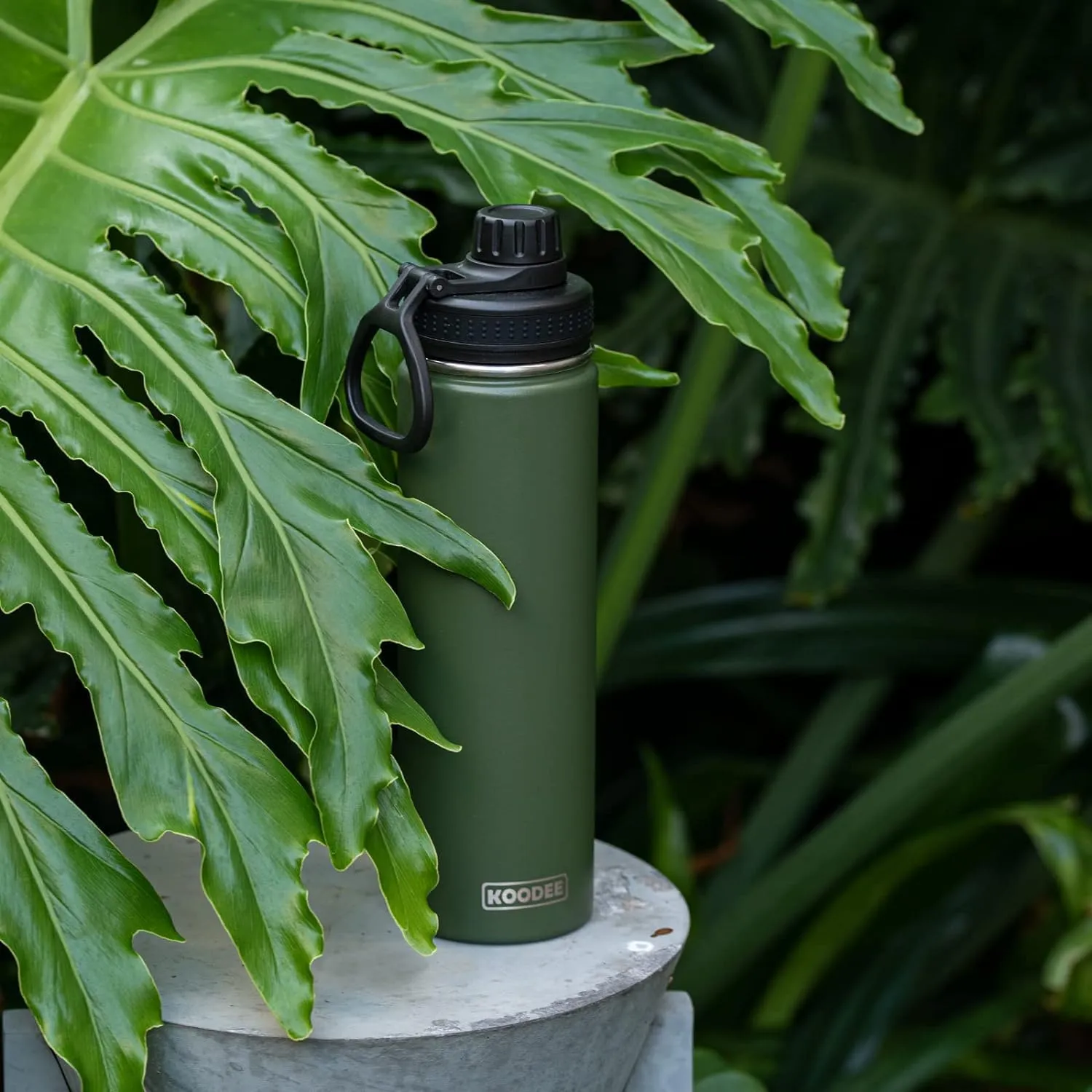 koodee Insulated Water Bottle, 22 oz Stainless Steel Double Wall Vacuum Wide Mouth Sport Bottle with Leakproof Spout Lid(Grass Green)