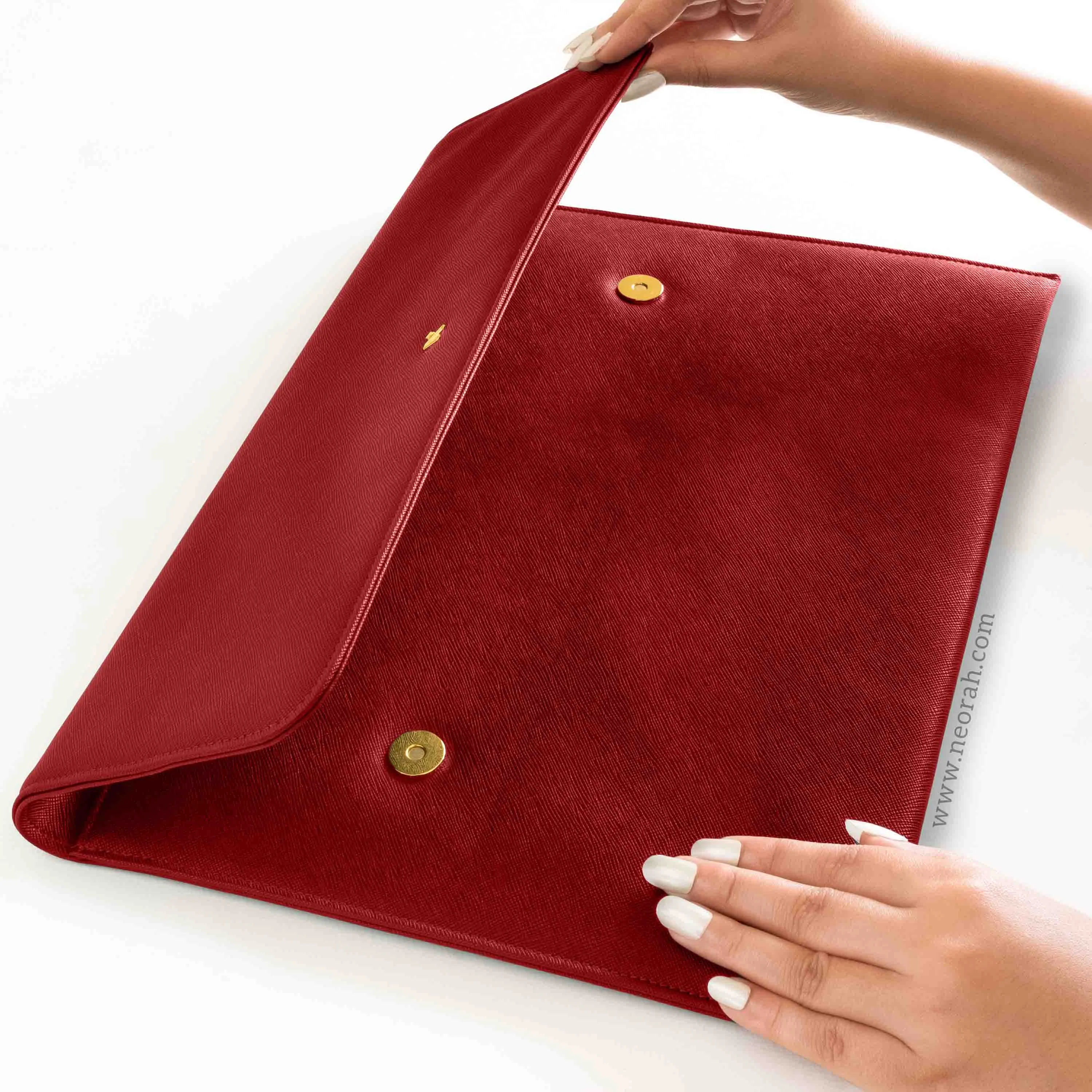 LAPTOP SLEEVE WITH FLAP   MAGNETIC CLOSURE