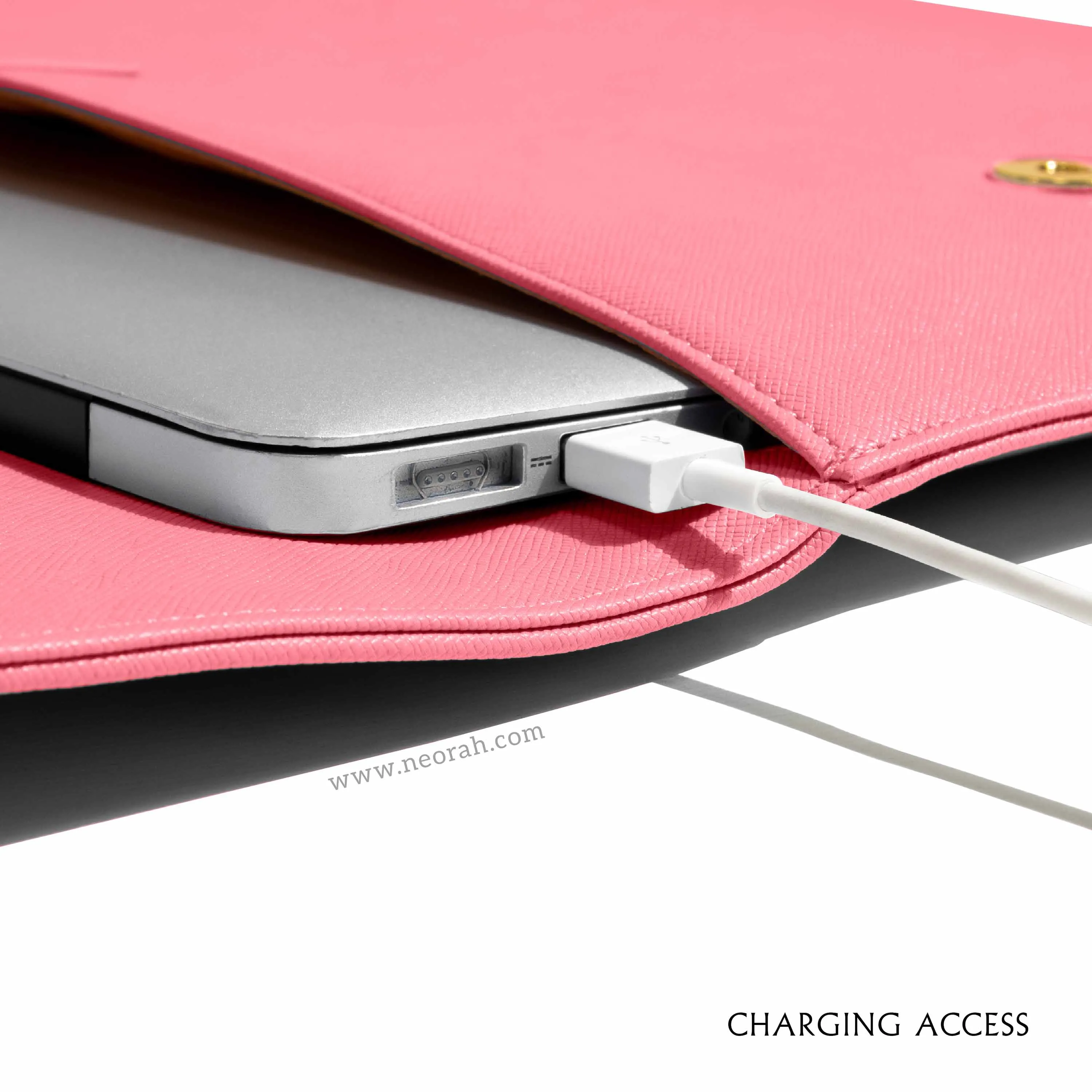 LAPTOP SLEEVE WITH FLAP   MAGNETIC CLOSURE