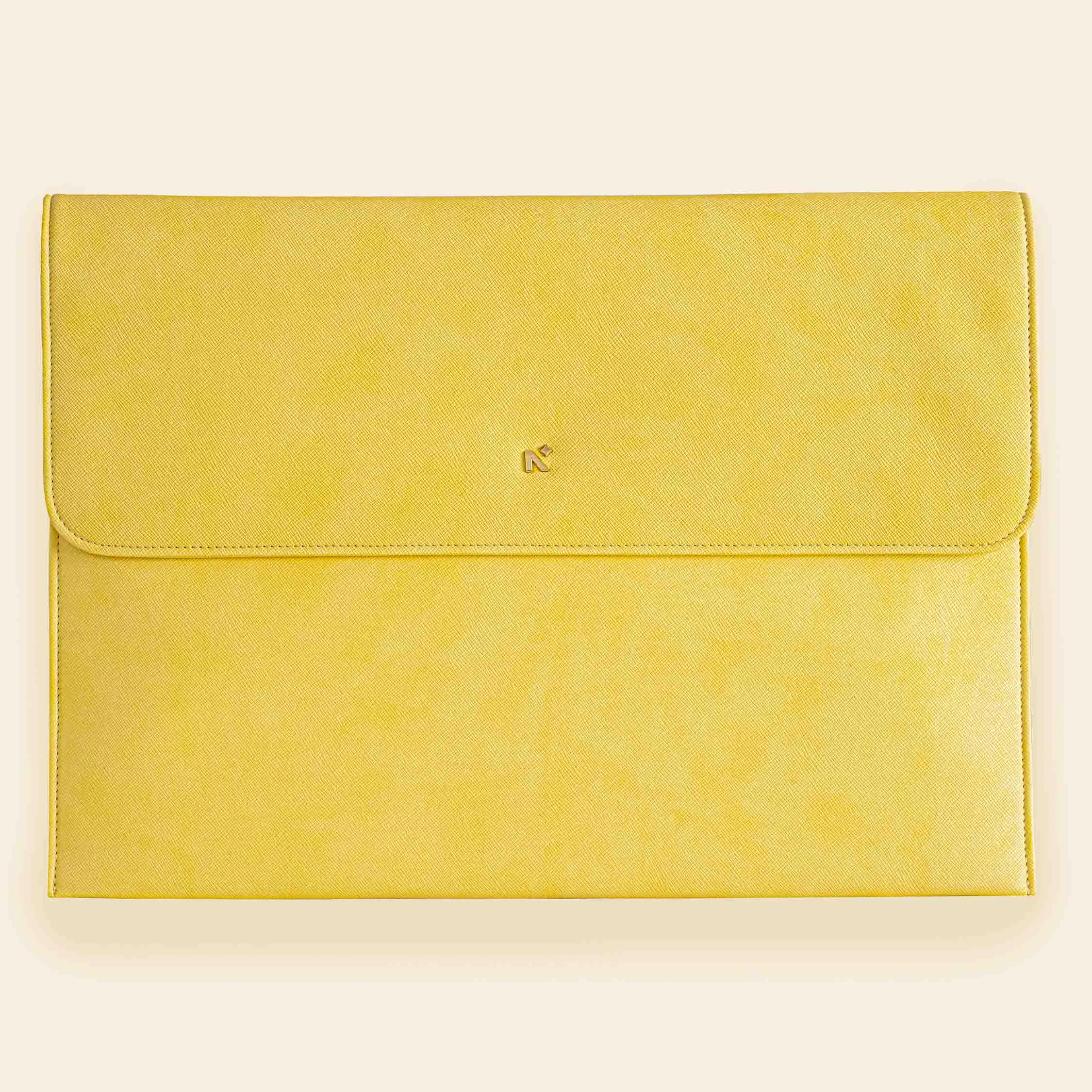 LAPTOP SLEEVE WITH FLAP   MAGNETIC CLOSURE