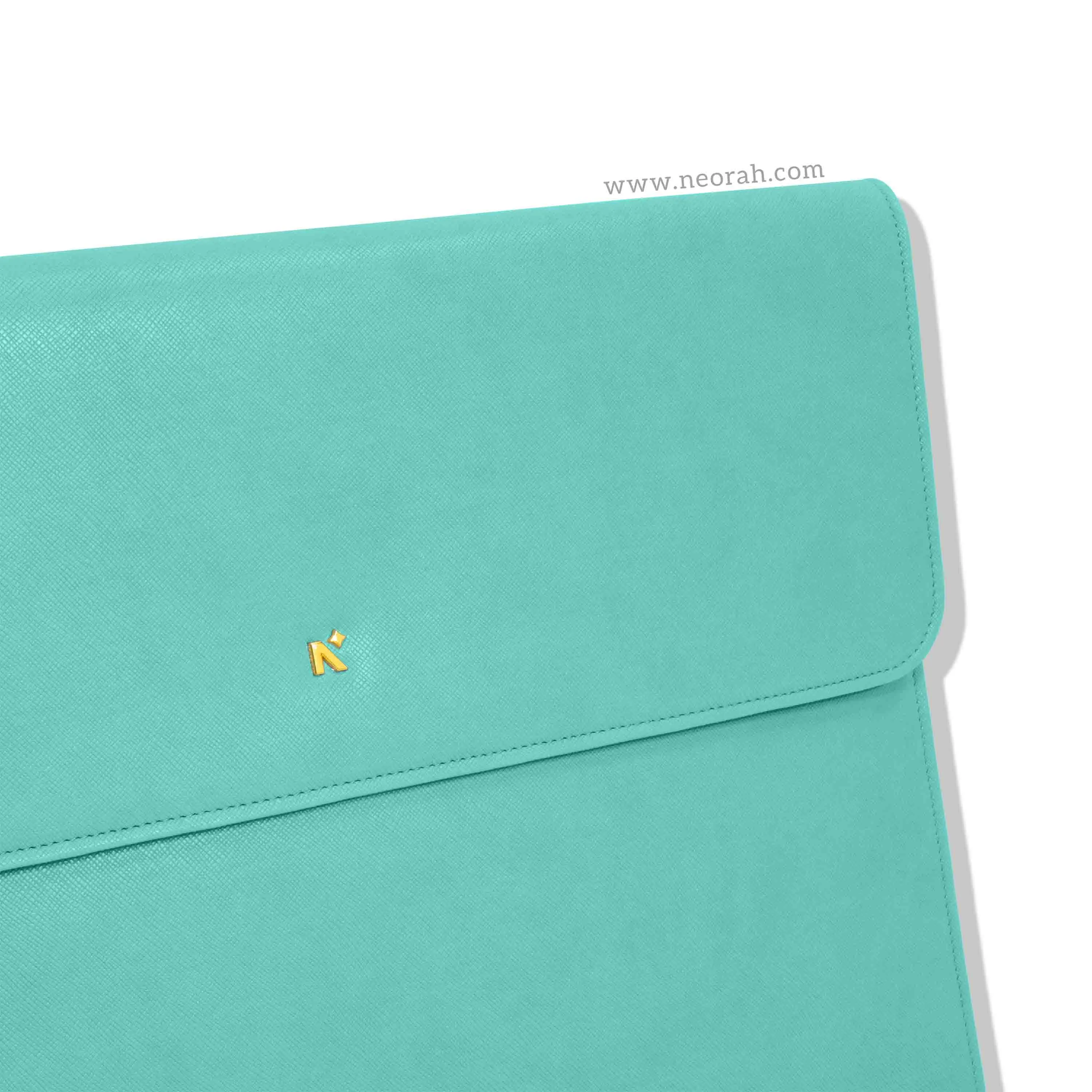 LAPTOP SLEEVE WITH FLAP   MAGNETIC CLOSURE