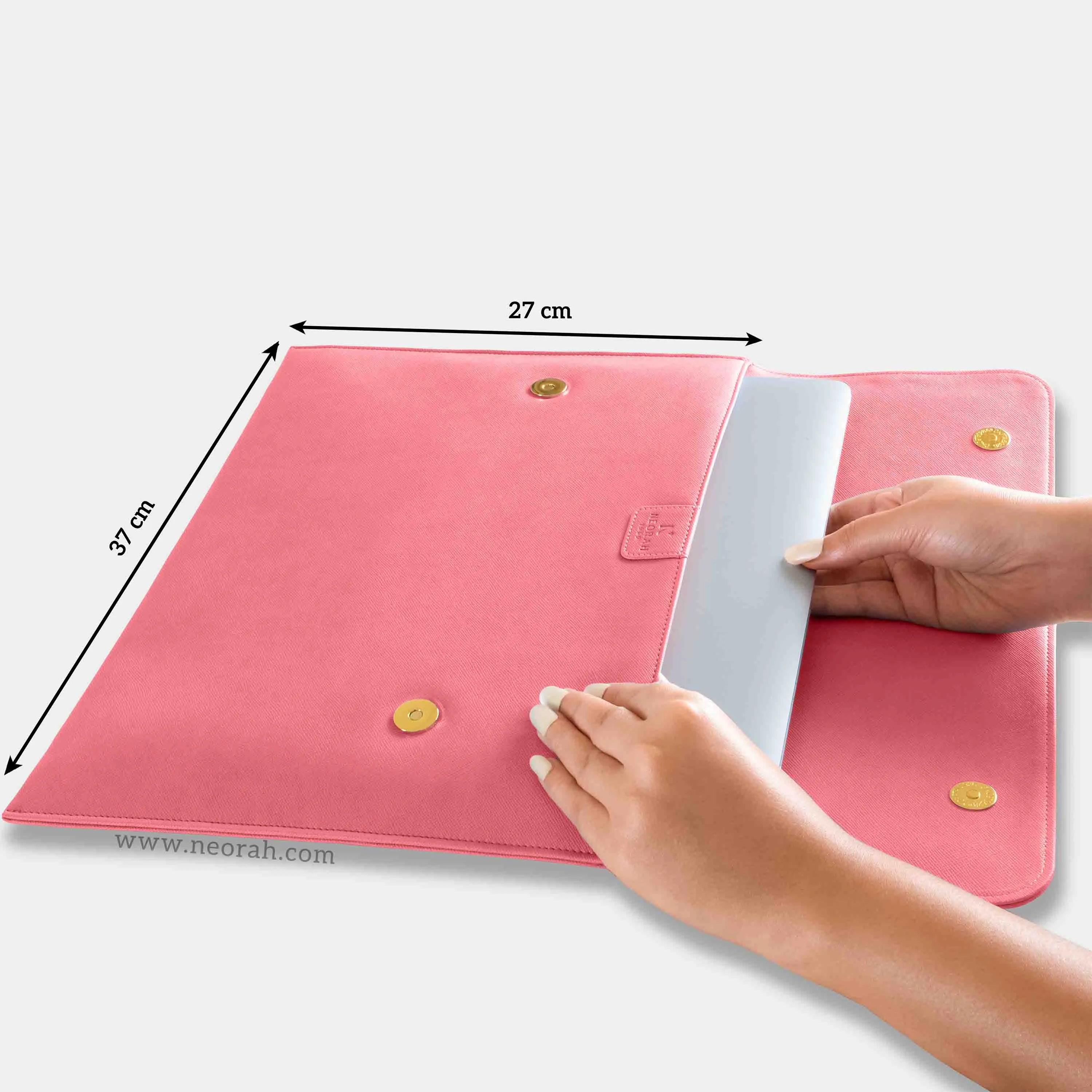 LAPTOP SLEEVE WITH FLAP   MAGNETIC CLOSURE
