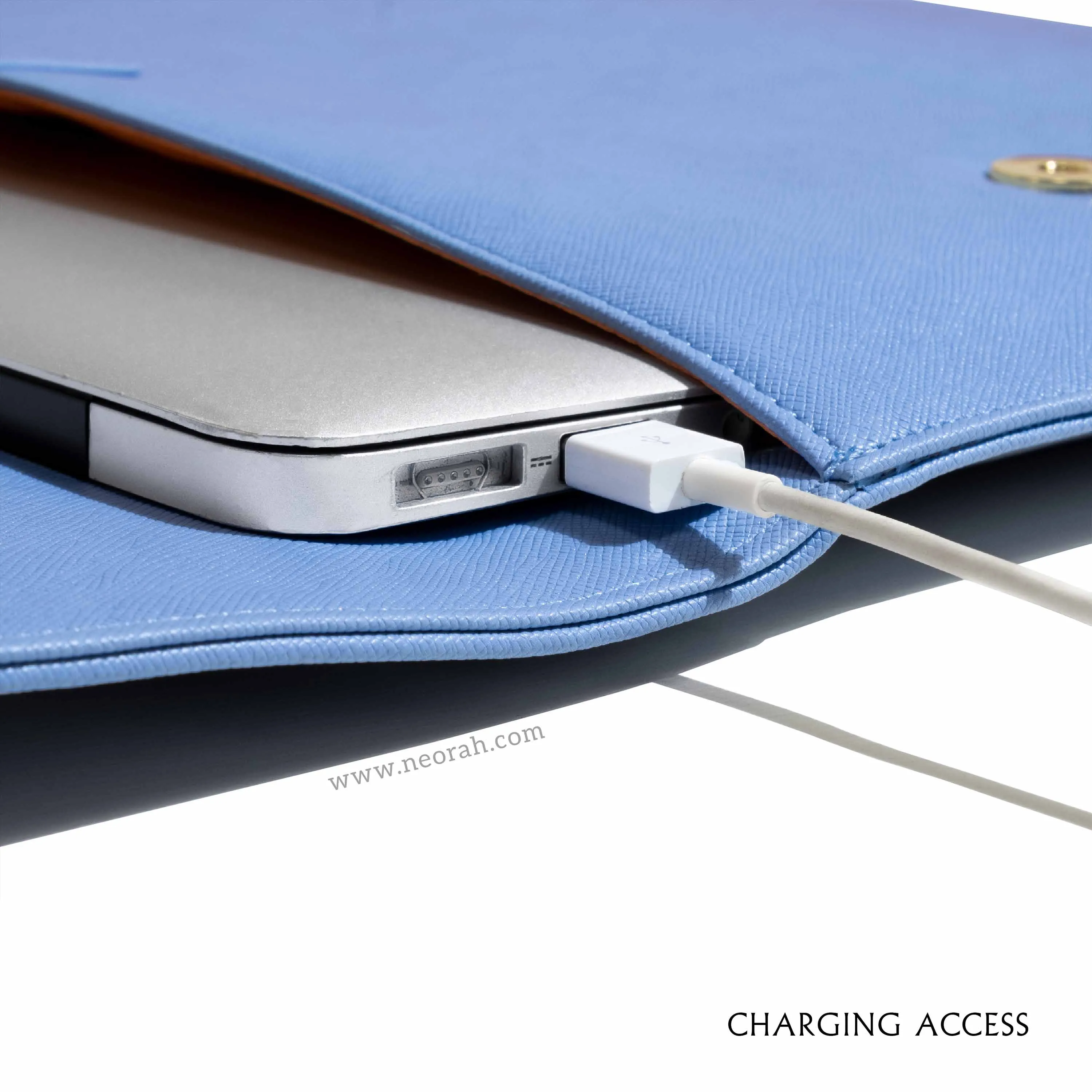 LAPTOP SLEEVE WITH FLAP   MAGNETIC CLOSURE