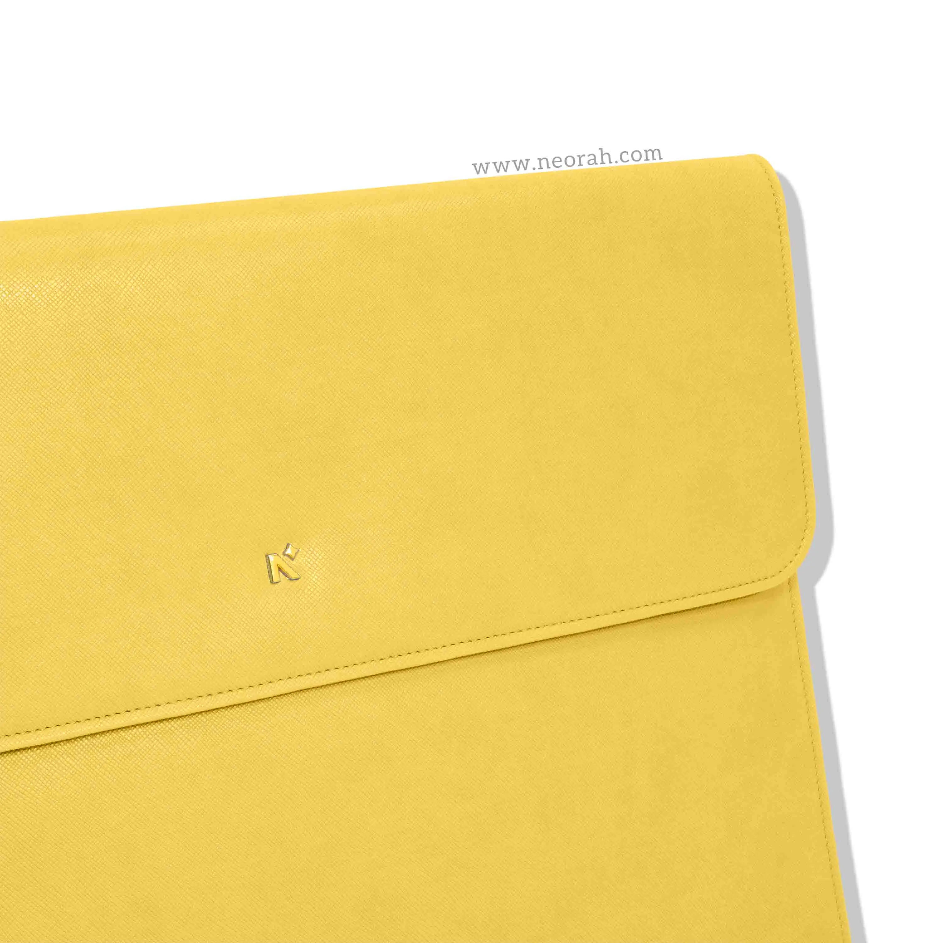 LAPTOP SLEEVE WITH FLAP   MAGNETIC CLOSURE