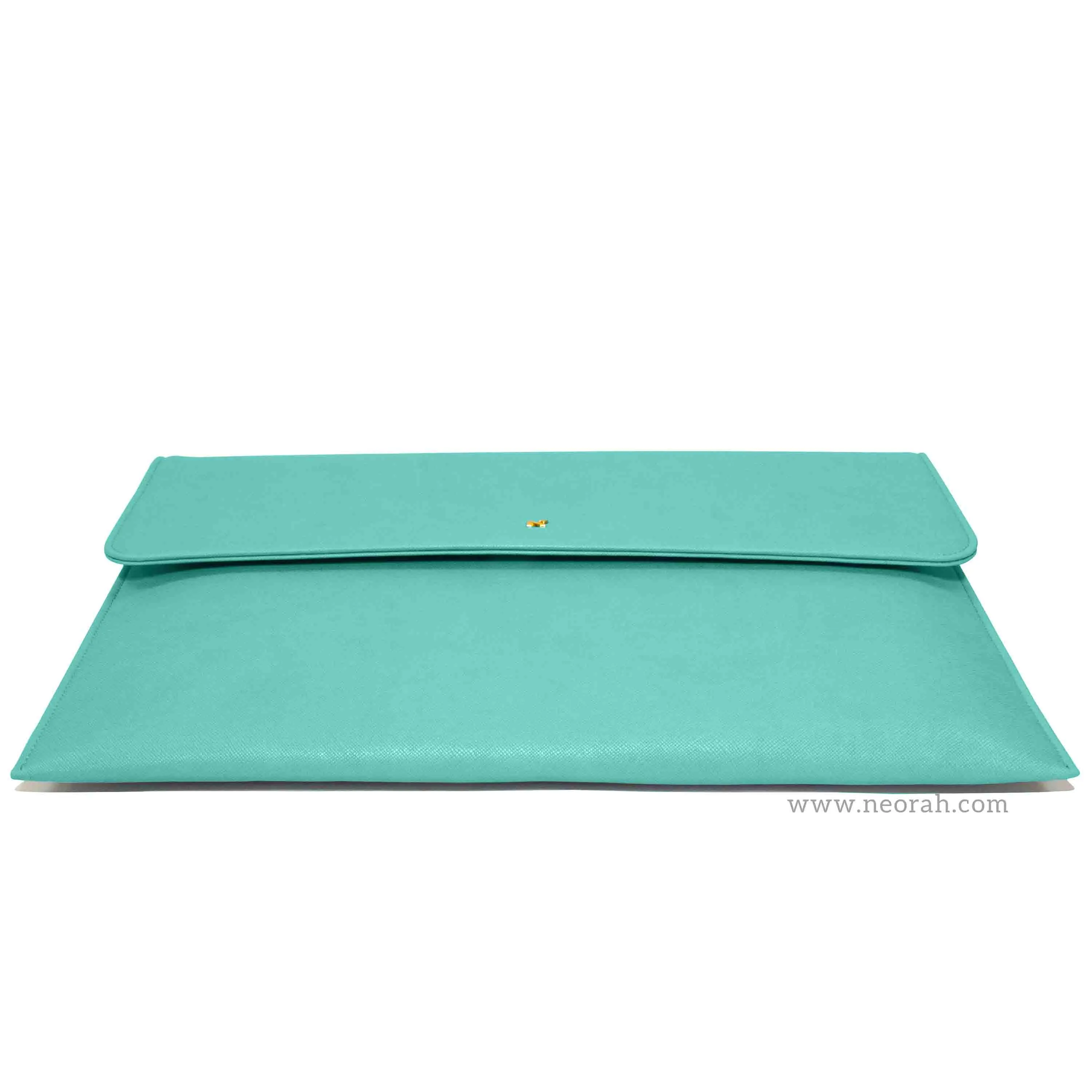 LAPTOP SLEEVE WITH FLAP   MAGNETIC CLOSURE
