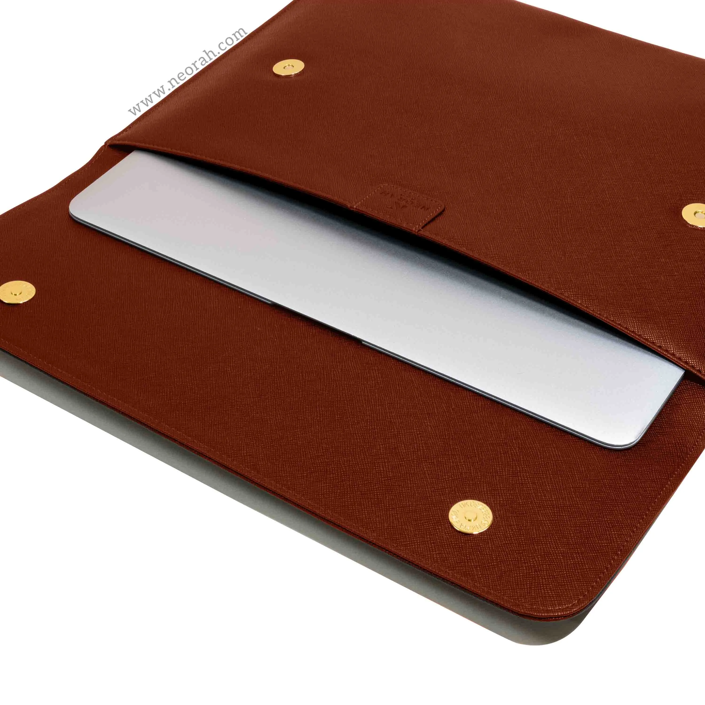 LAPTOP SLEEVE WITH FLAP   MAGNETIC CLOSURE