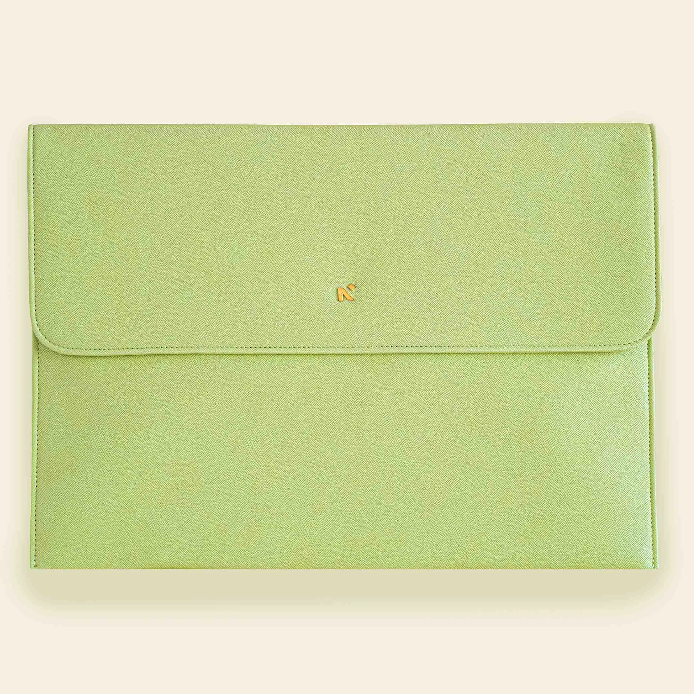 LAPTOP SLEEVE WITH FLAP   MAGNETIC CLOSURE