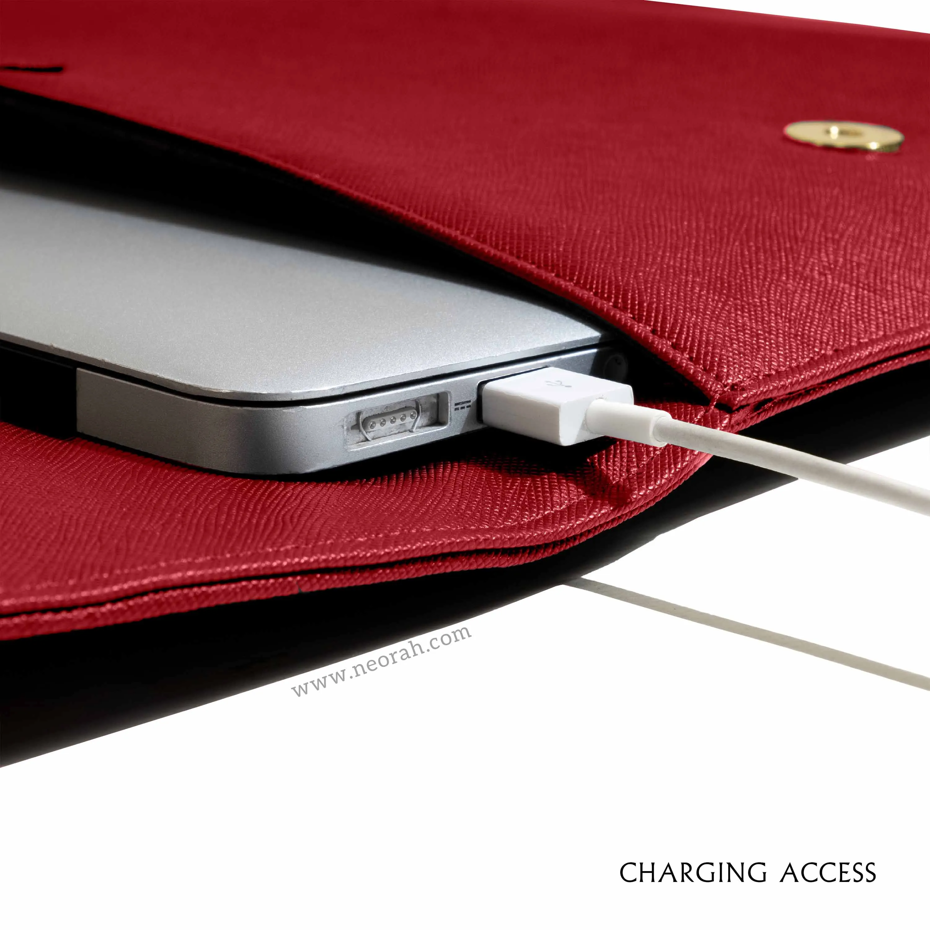 LAPTOP SLEEVE WITH FLAP   MAGNETIC CLOSURE