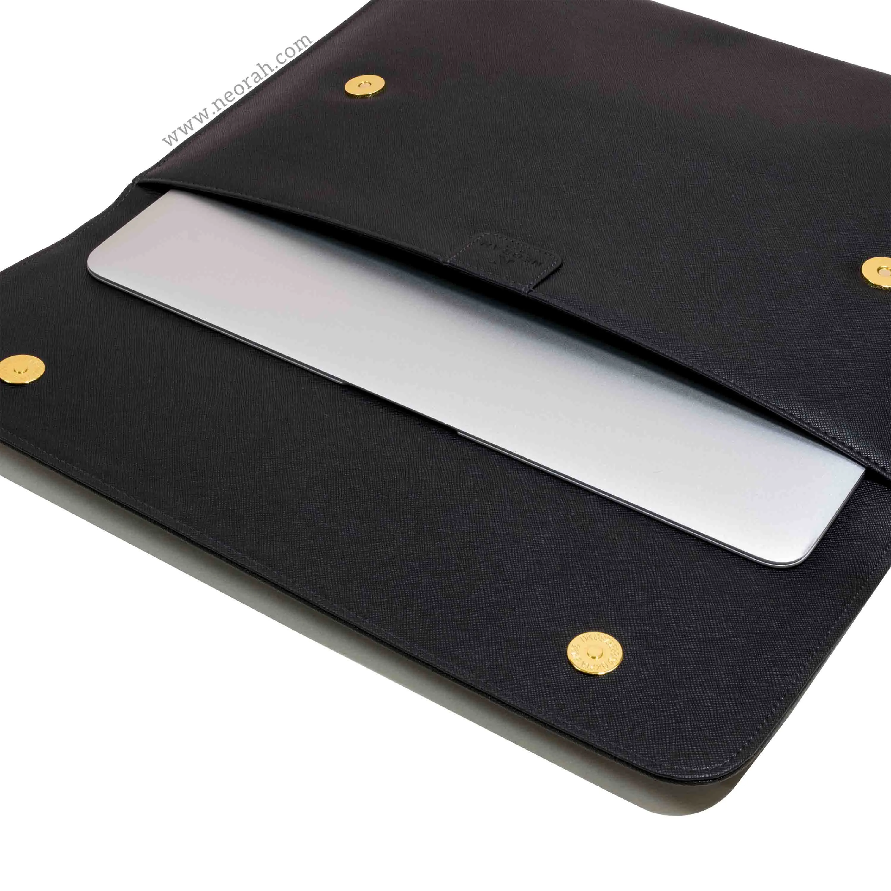 LAPTOP SLEEVE WITH FLAP   MAGNETIC CLOSURE