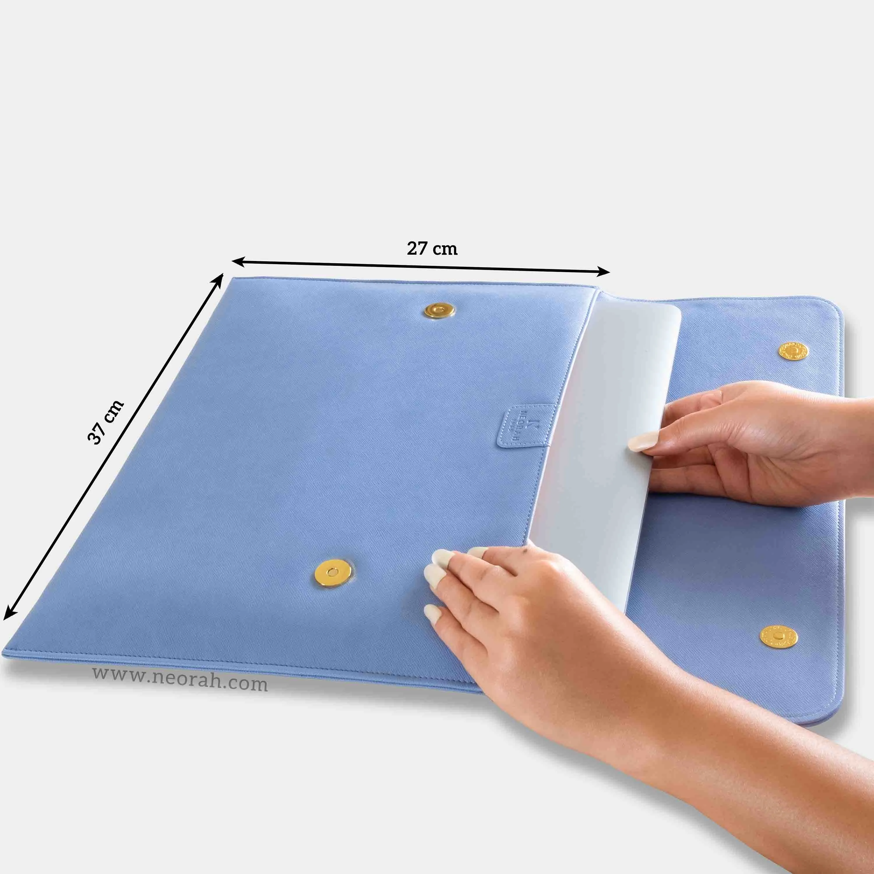 LAPTOP SLEEVE WITH FLAP   MAGNETIC CLOSURE
