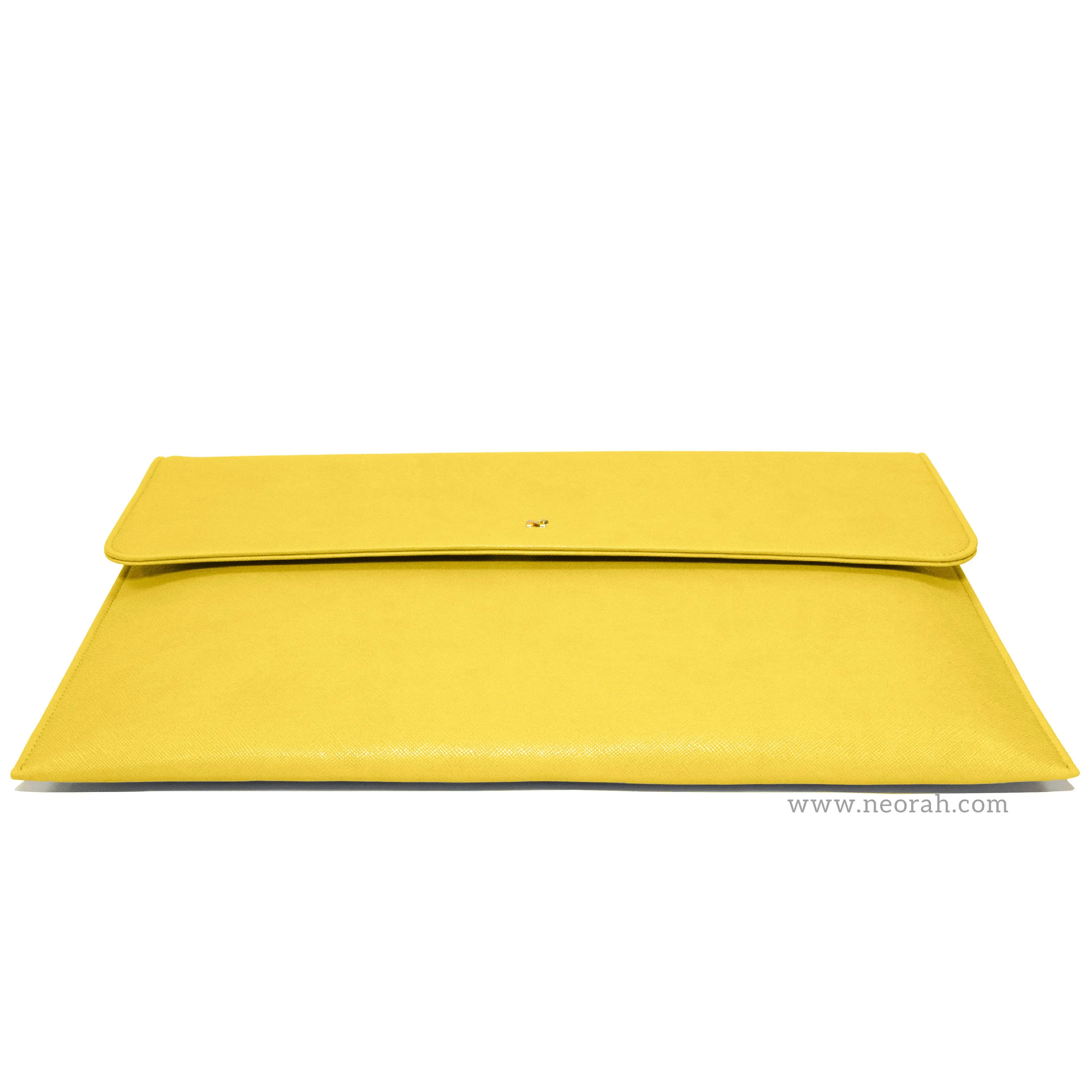 LAPTOP SLEEVE WITH FLAP   MAGNETIC CLOSURE