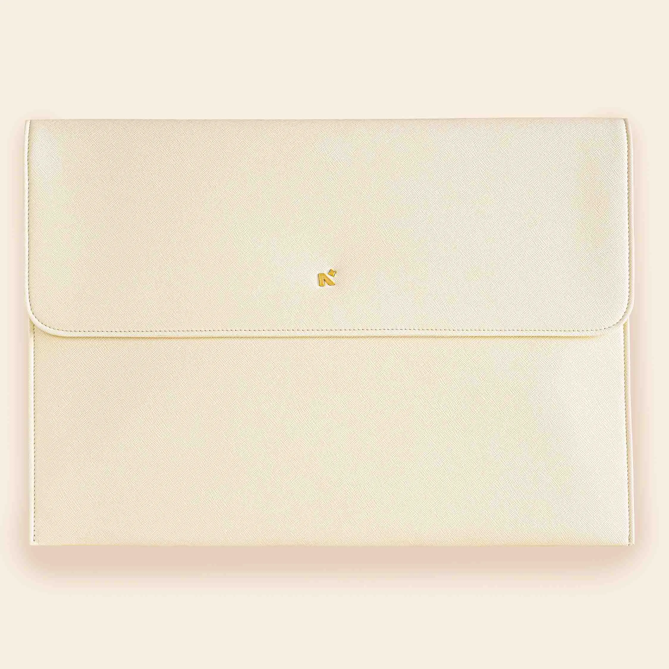 LAPTOP SLEEVE WITH FLAP   MAGNETIC CLOSURE