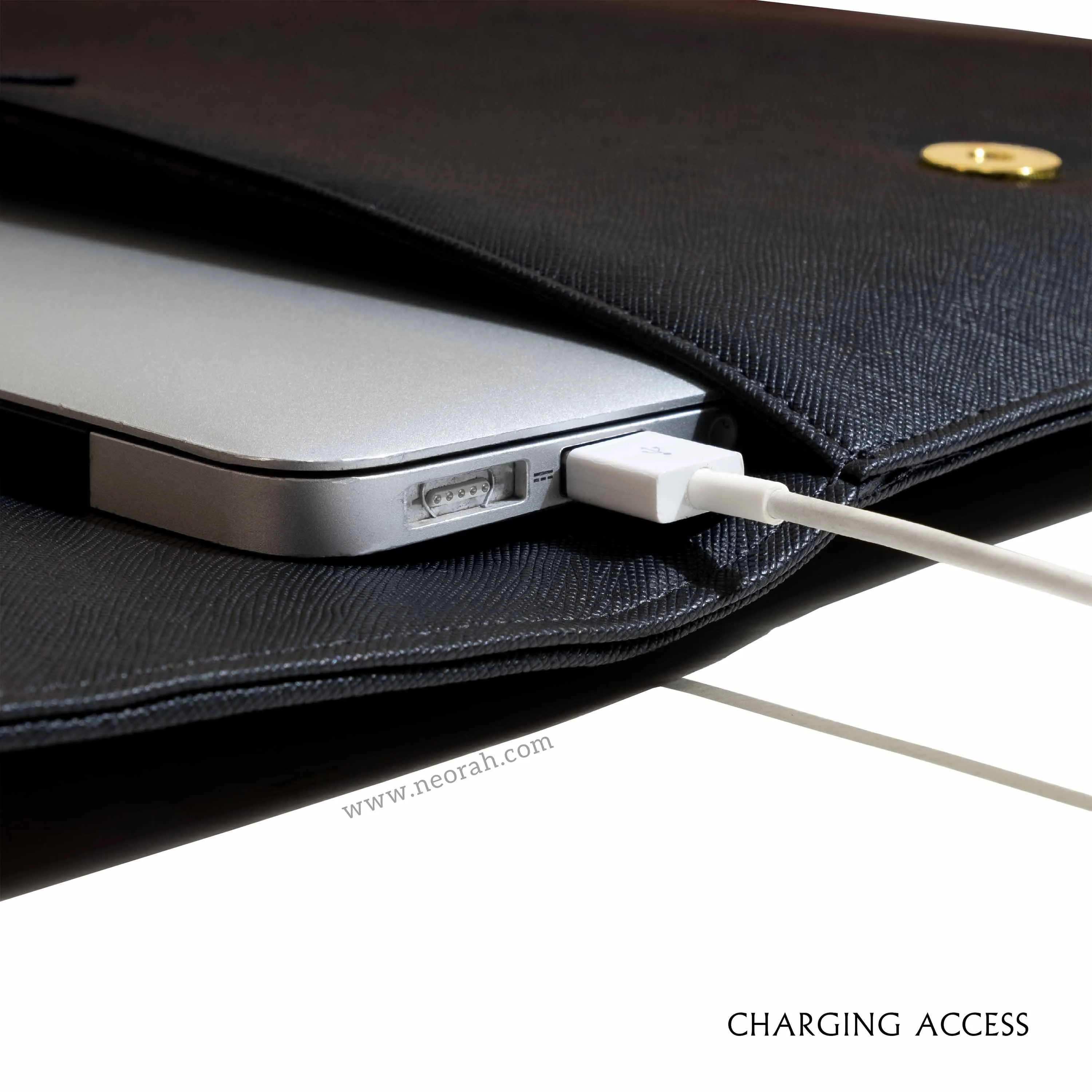 LAPTOP SLEEVE WITH FLAP   MAGNETIC CLOSURE