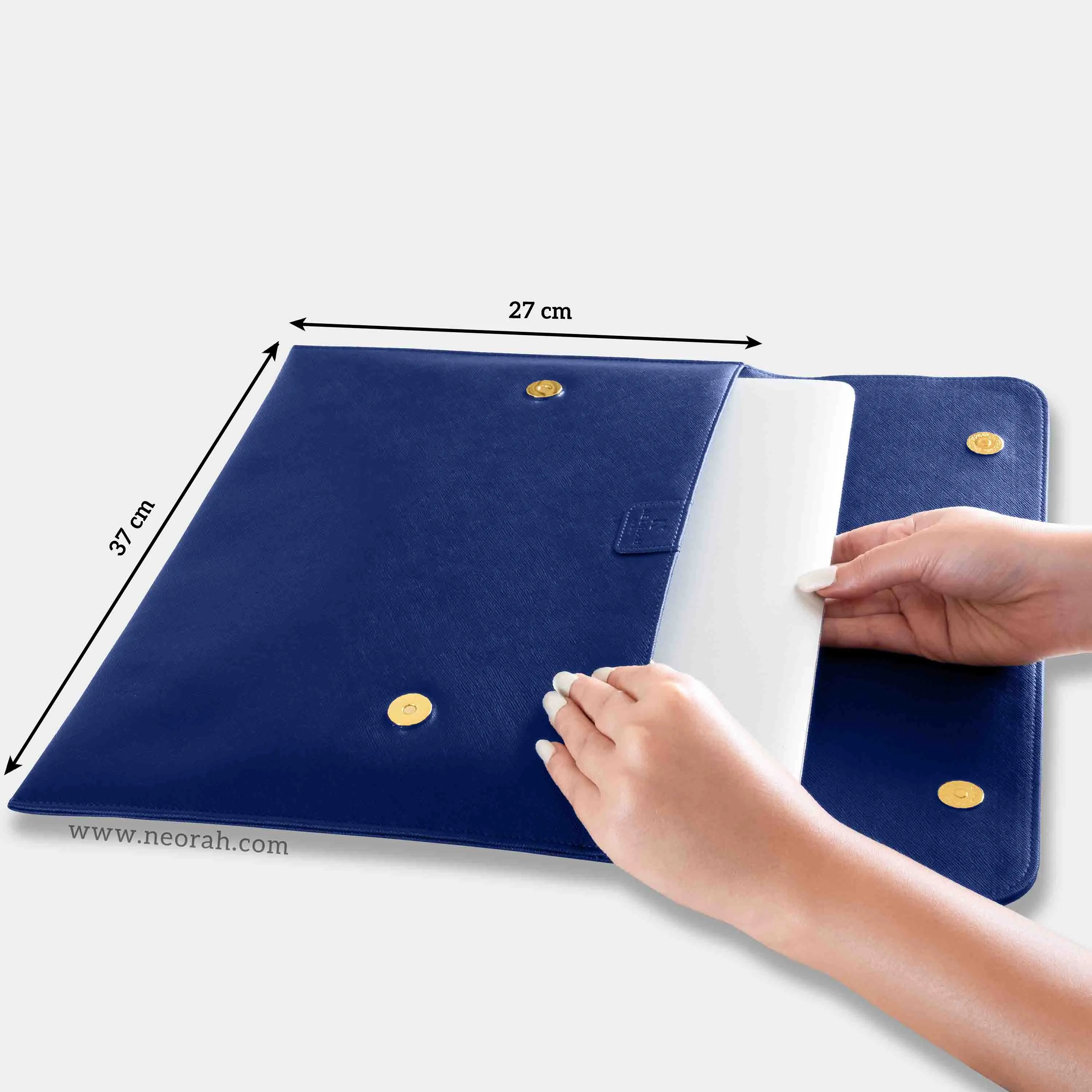 LAPTOP SLEEVE WITH FLAP   MAGNETIC CLOSURE