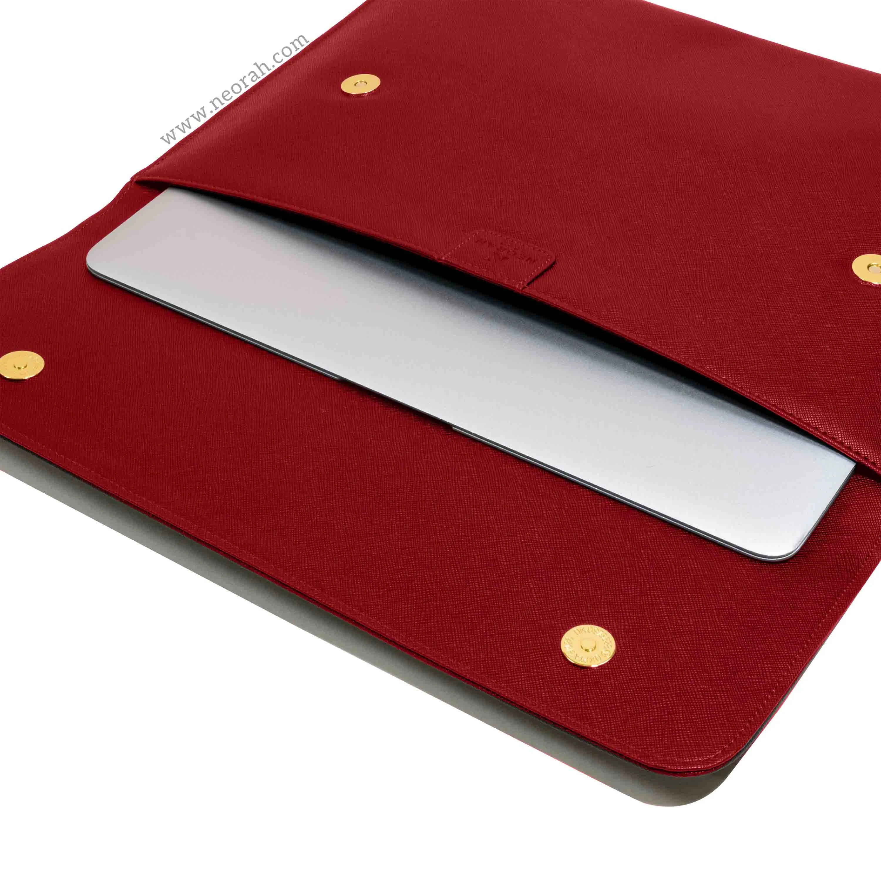 LAPTOP SLEEVE WITH FLAP   MAGNETIC CLOSURE