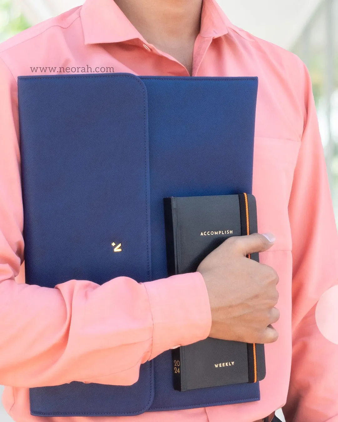 LAPTOP SLEEVE WITH FLAP   MAGNETIC CLOSURE