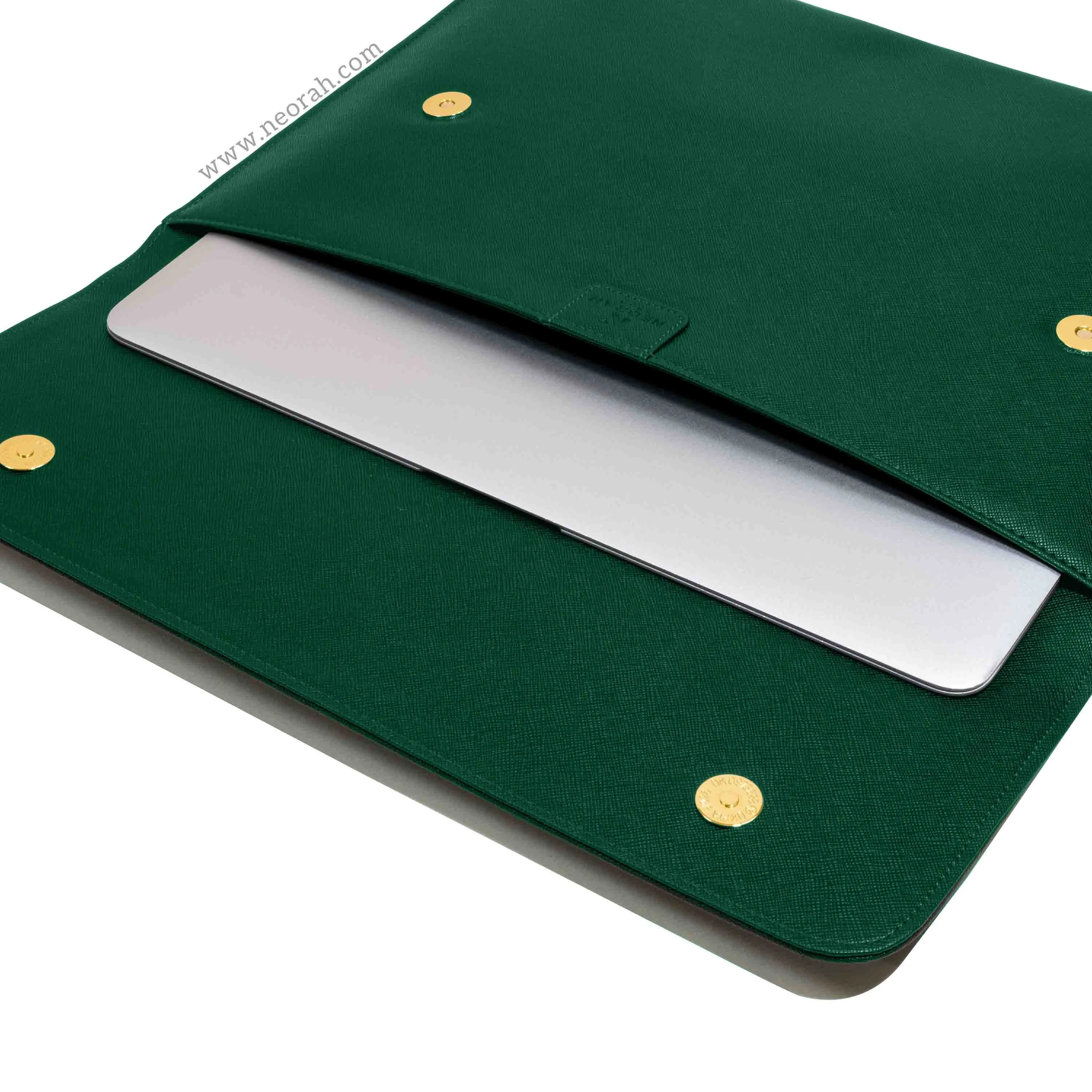 LAPTOP SLEEVE WITH FLAP   MAGNETIC CLOSURE
