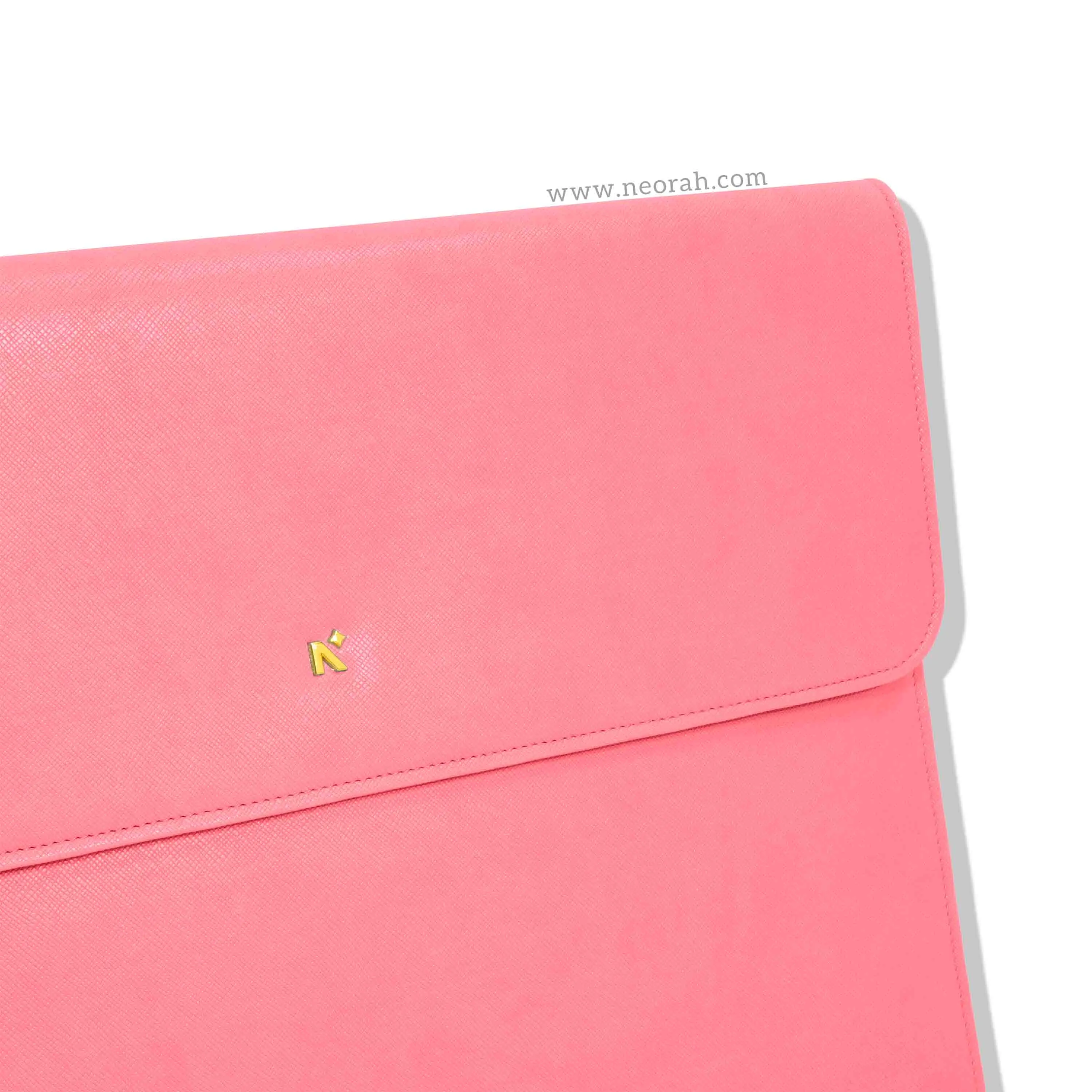 LAPTOP SLEEVE WITH FLAP   MAGNETIC CLOSURE