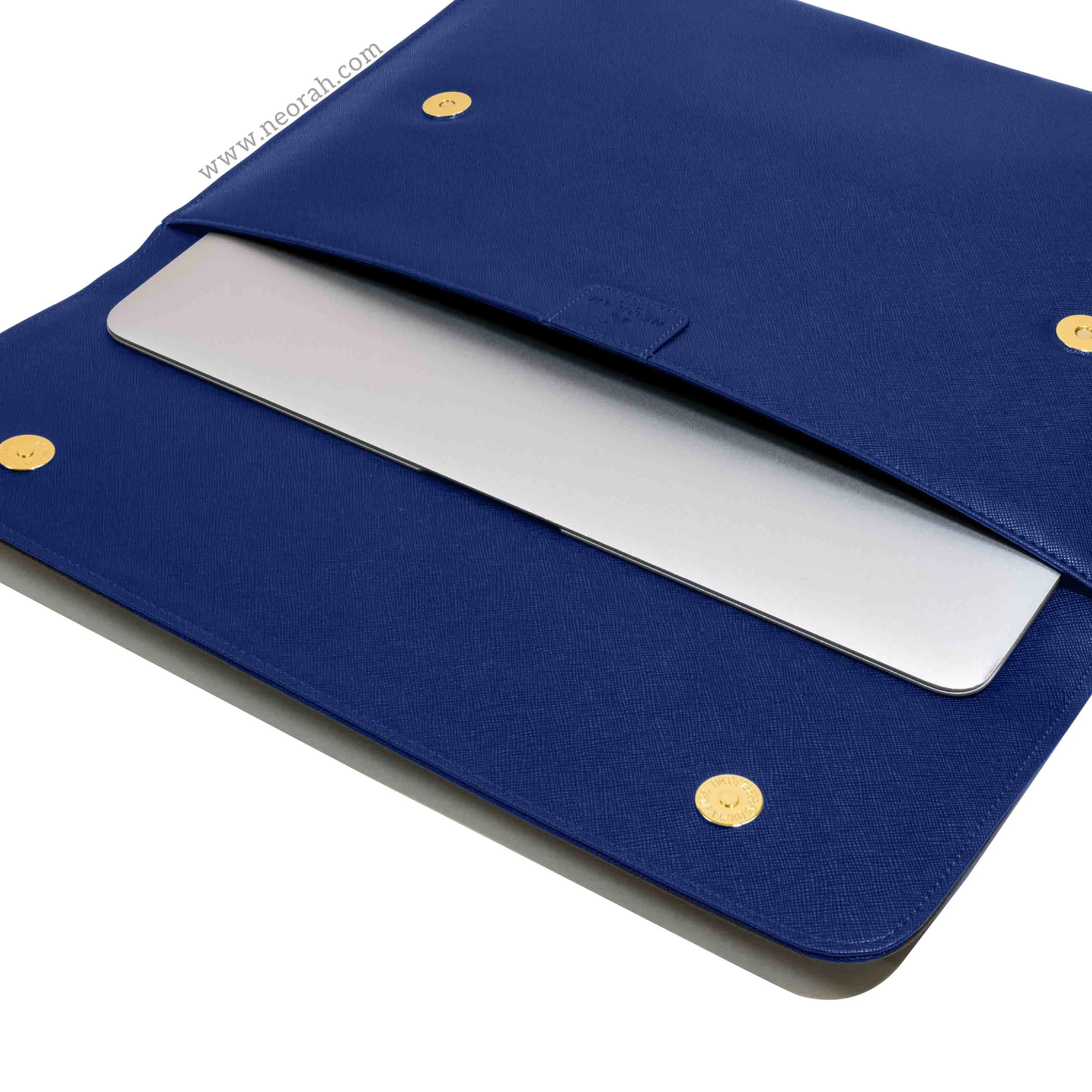 LAPTOP SLEEVE WITH FLAP   MAGNETIC CLOSURE