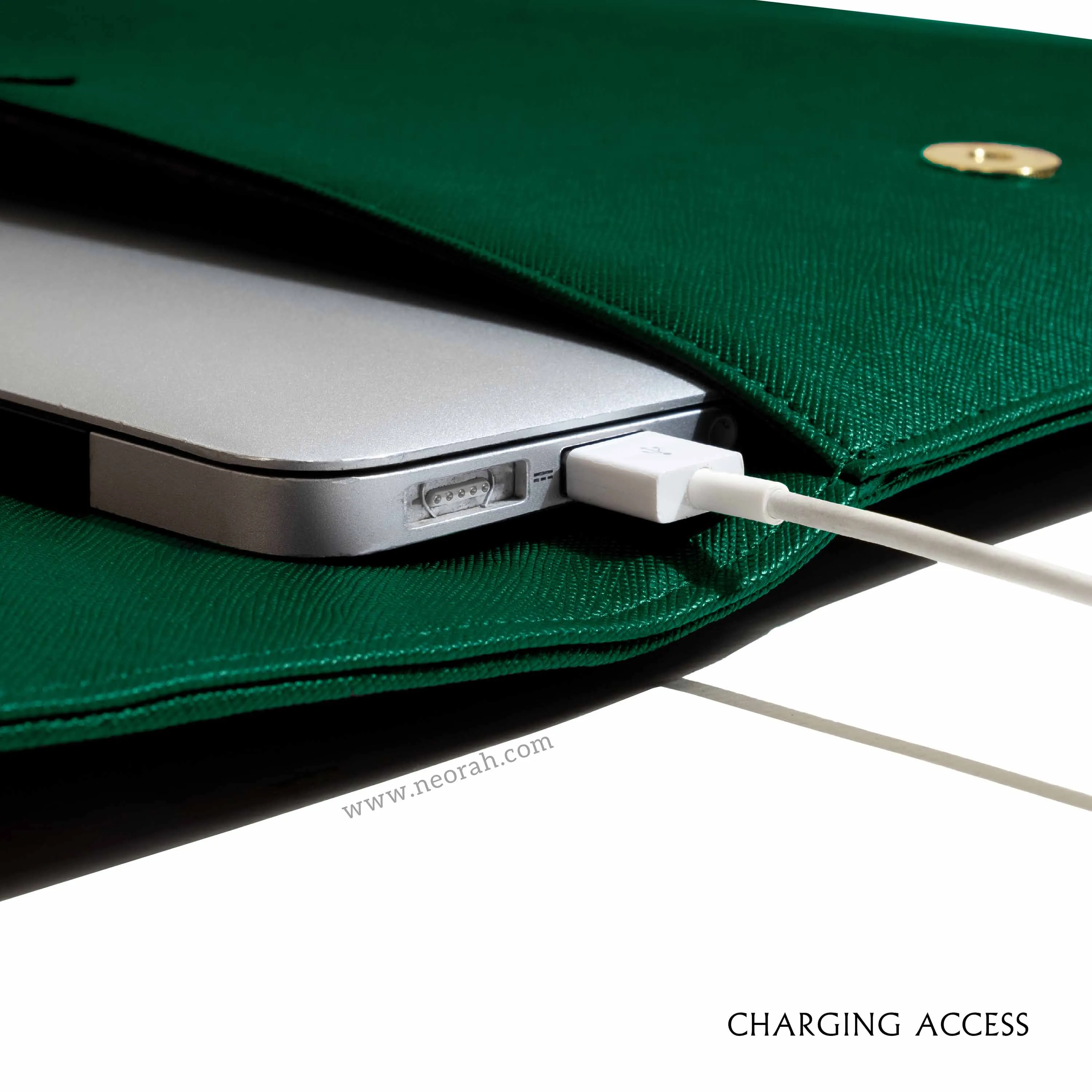 LAPTOP SLEEVE WITH FLAP   MAGNETIC CLOSURE
