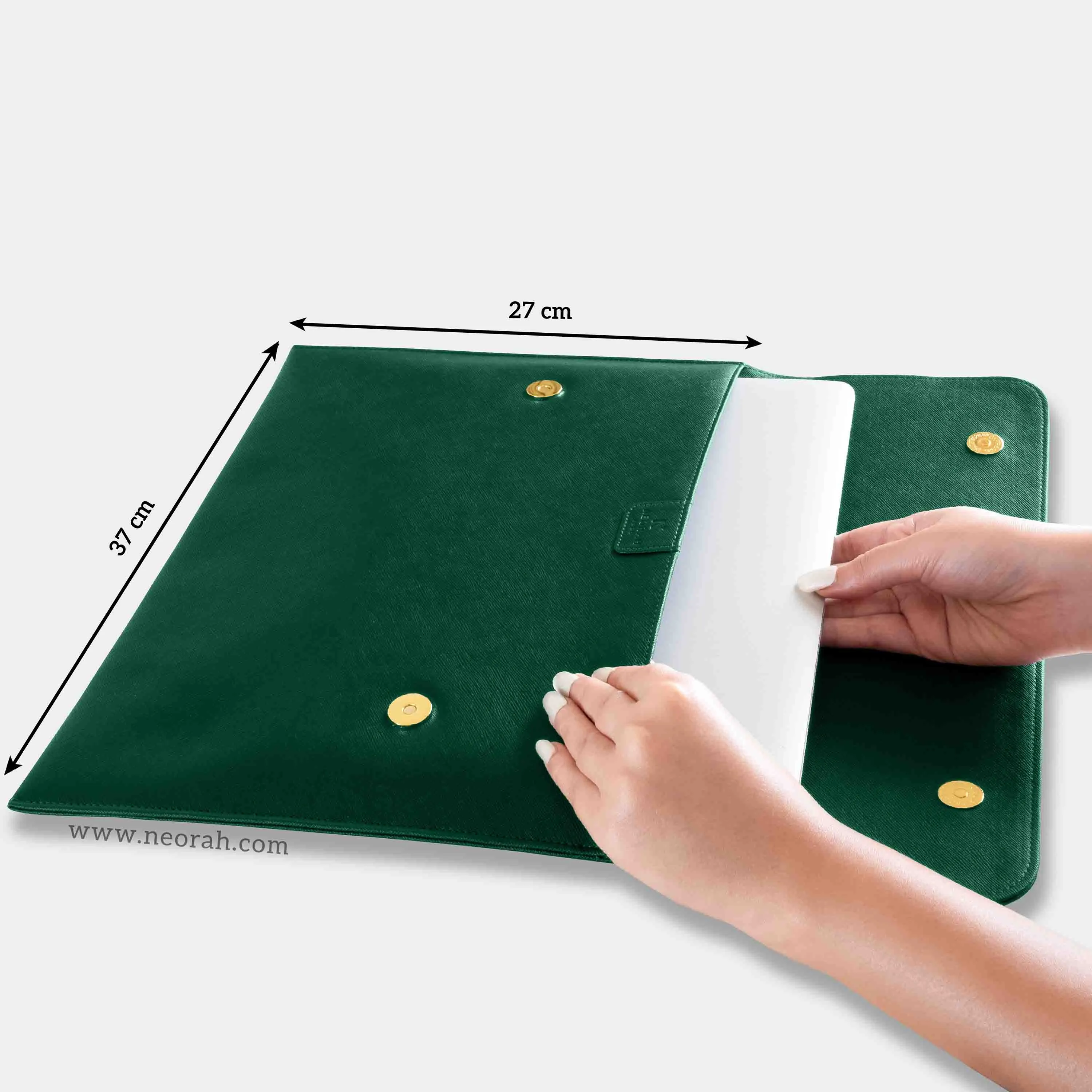 LAPTOP SLEEVE WITH FLAP   MAGNETIC CLOSURE