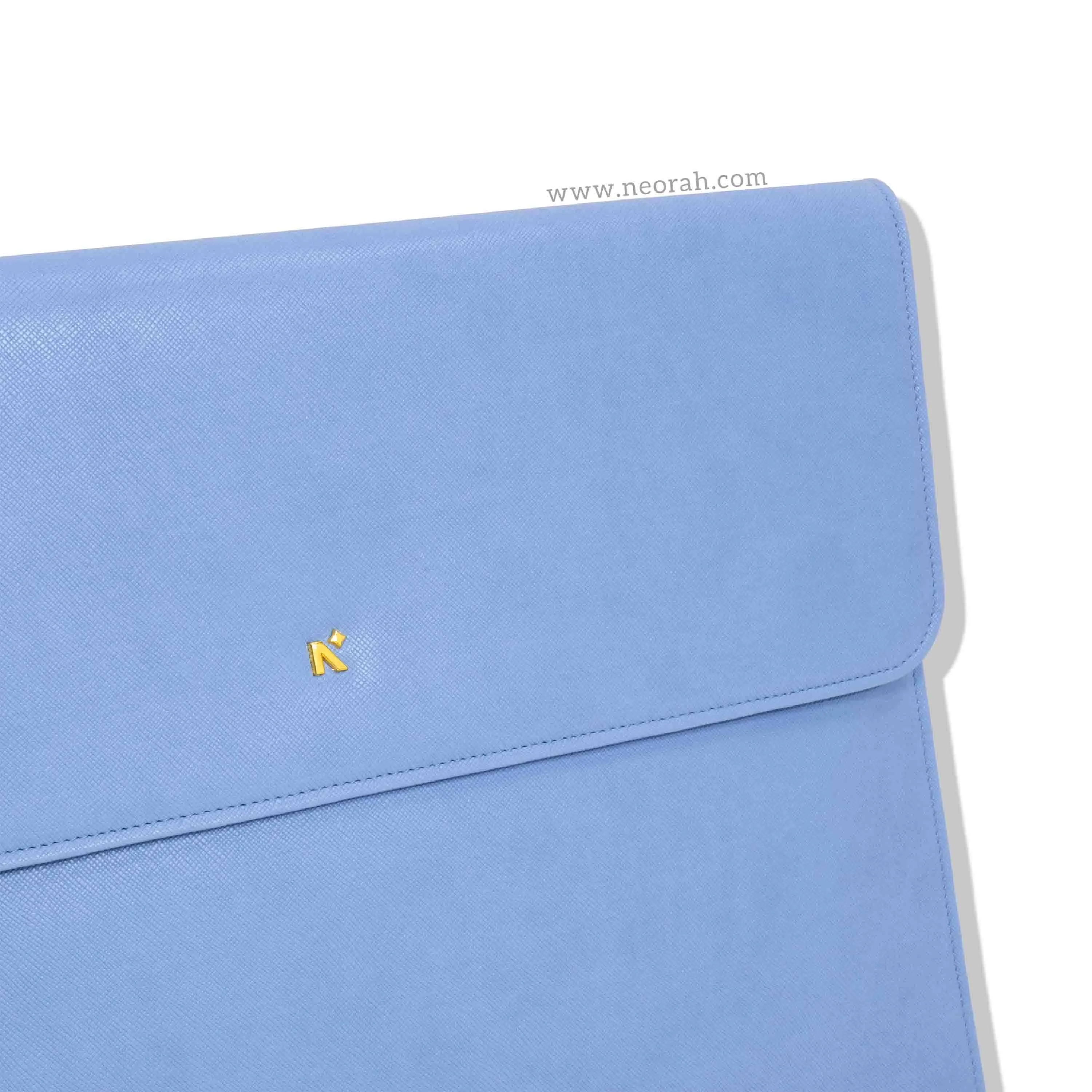 LAPTOP SLEEVE WITH FLAP   MAGNETIC CLOSURE