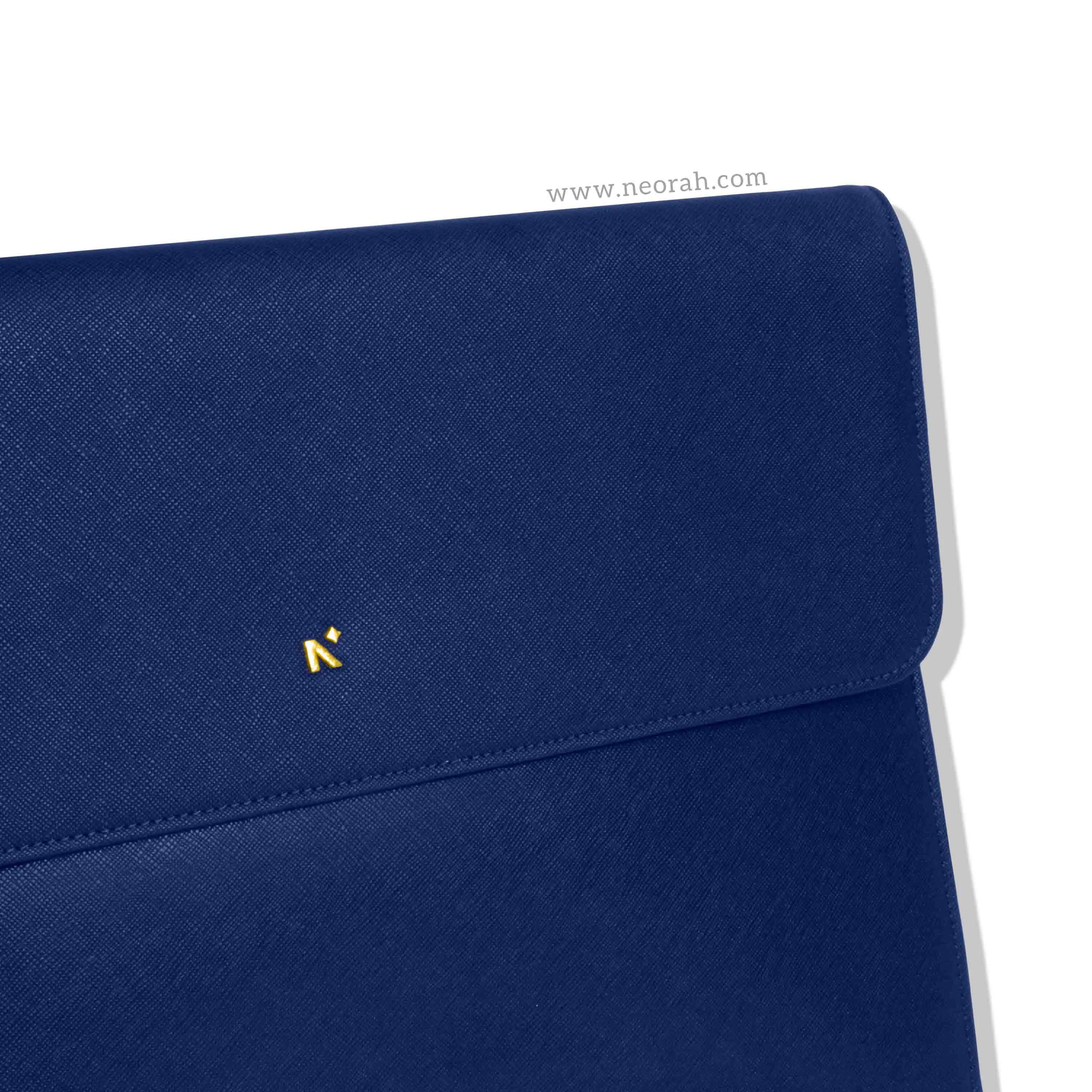 LAPTOP SLEEVE WITH FLAP   MAGNETIC CLOSURE