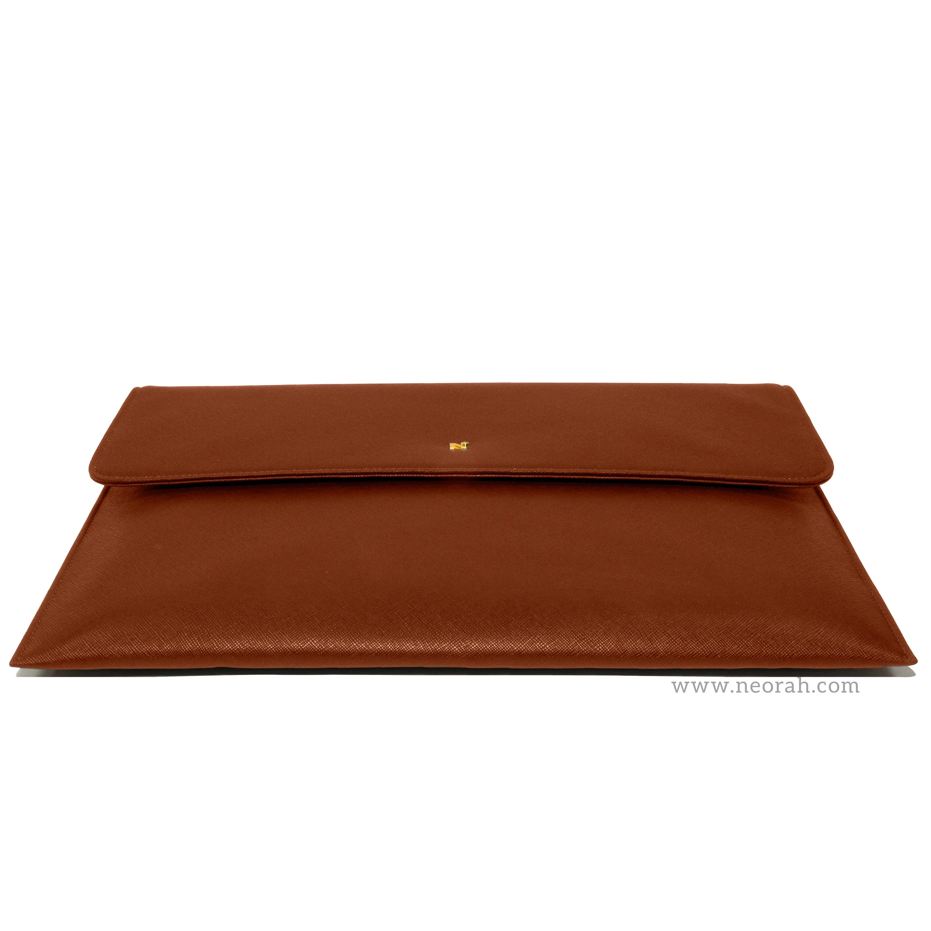 LAPTOP SLEEVE WITH FLAP   MAGNETIC CLOSURE