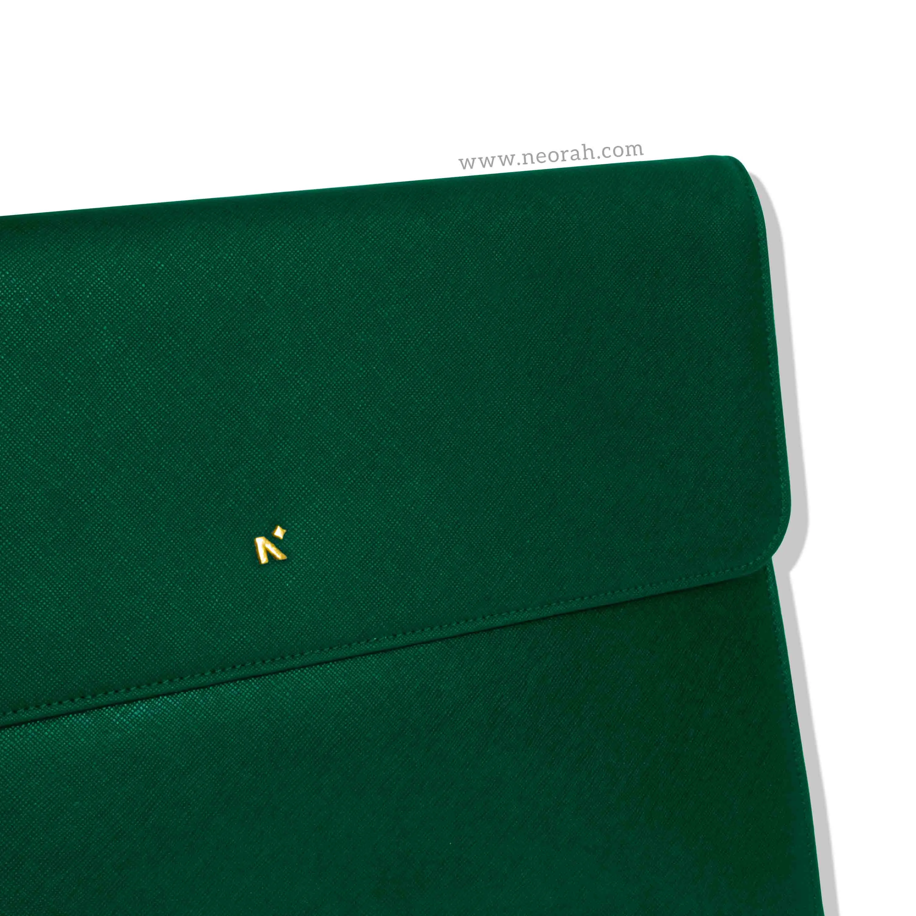 LAPTOP SLEEVE WITH FLAP   MAGNETIC CLOSURE
