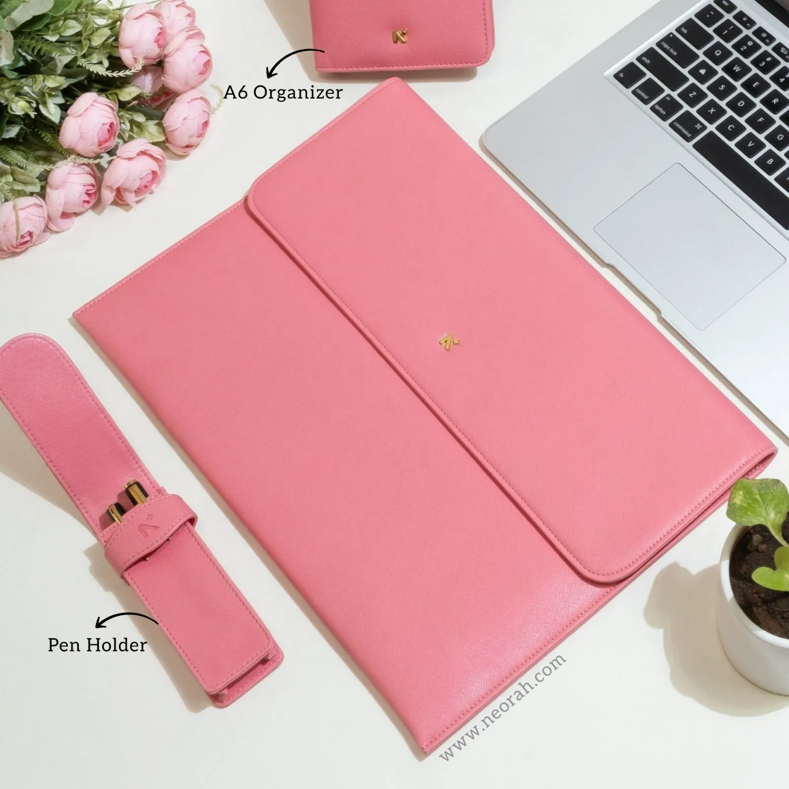 LAPTOP SLEEVE WITH FLAP   MAGNETIC CLOSURE