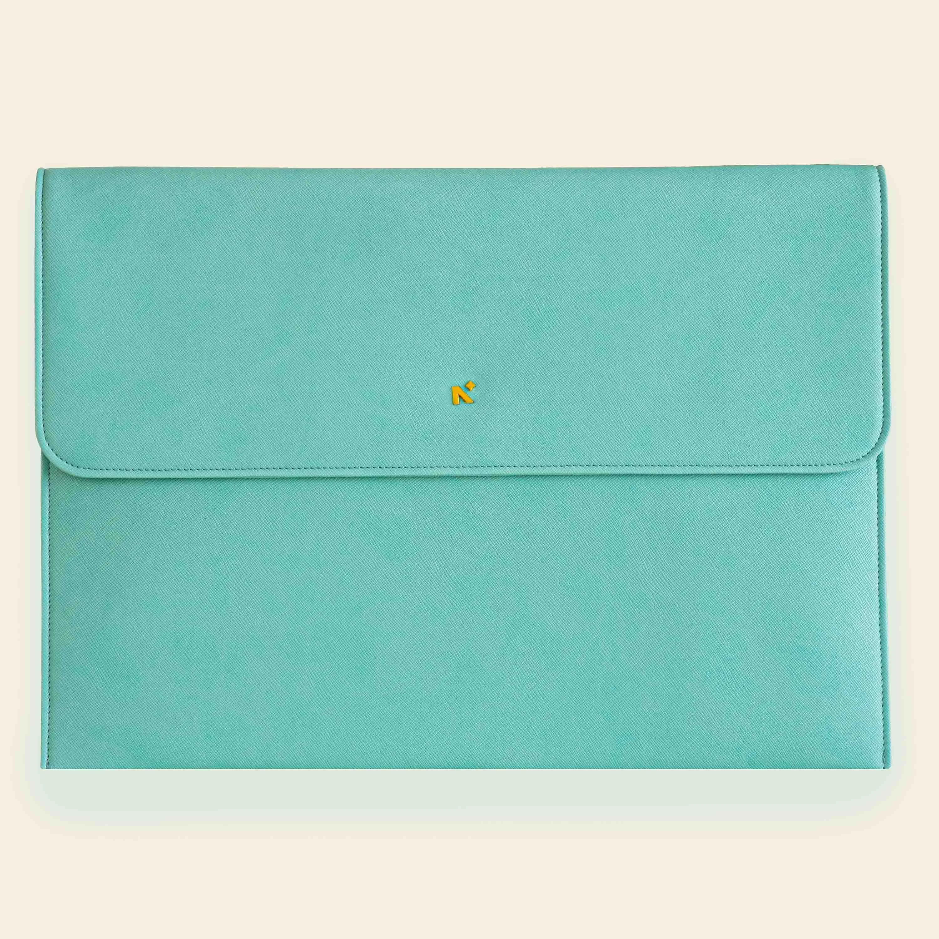 LAPTOP SLEEVE WITH FLAP   MAGNETIC CLOSURE