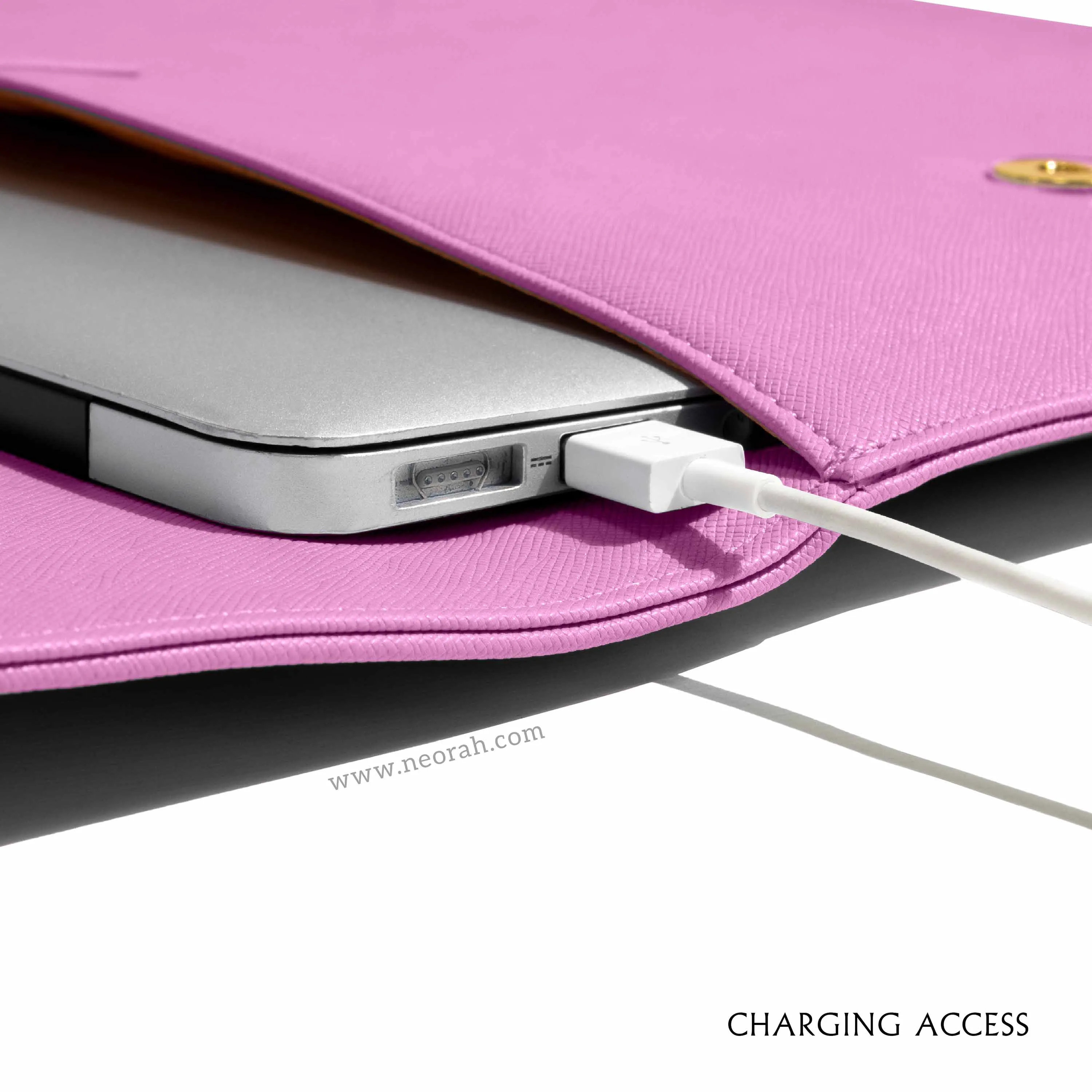 LAPTOP SLEEVE WITH FLAP   MAGNETIC CLOSURE