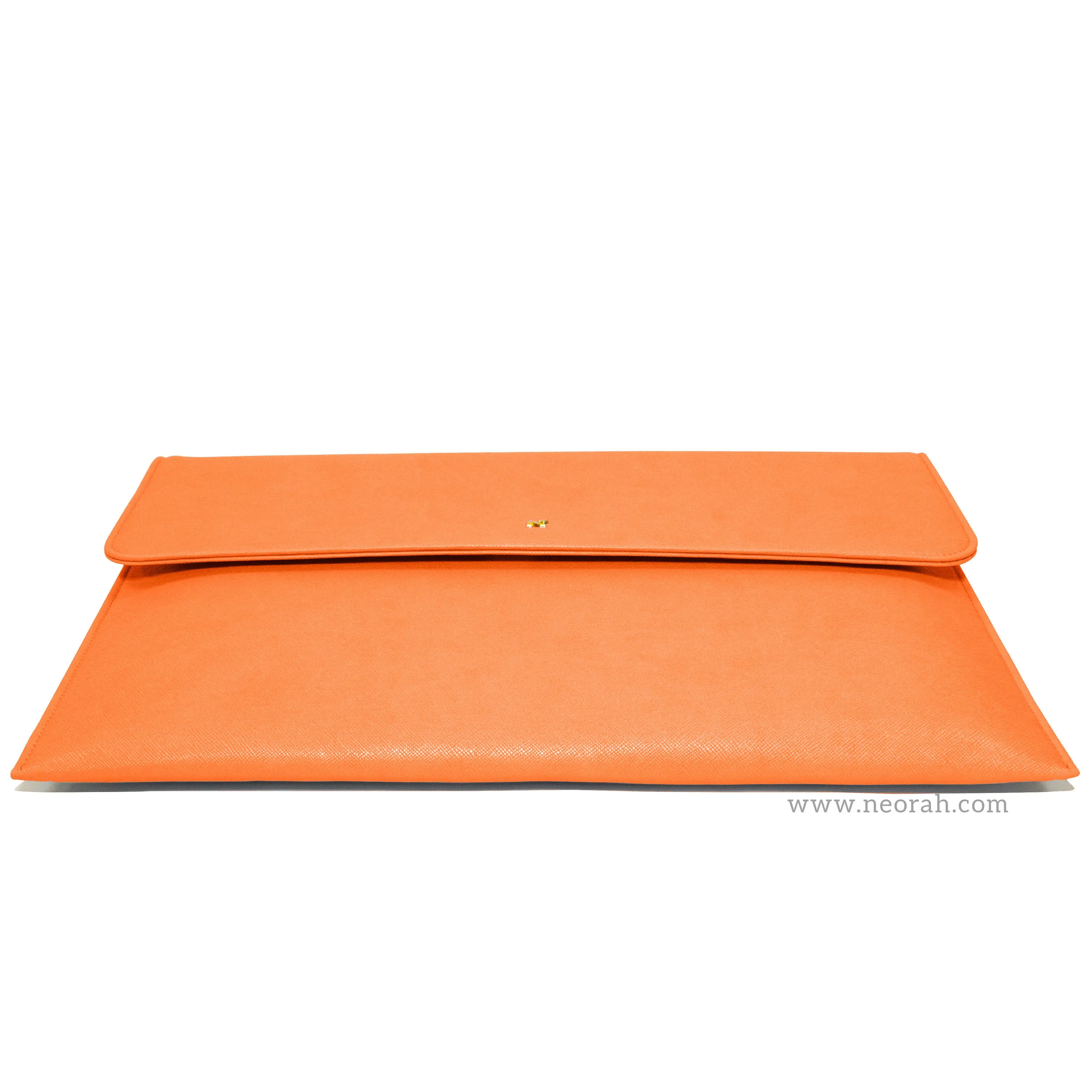 LAPTOP SLEEVE WITH FLAP   MAGNETIC CLOSURE
