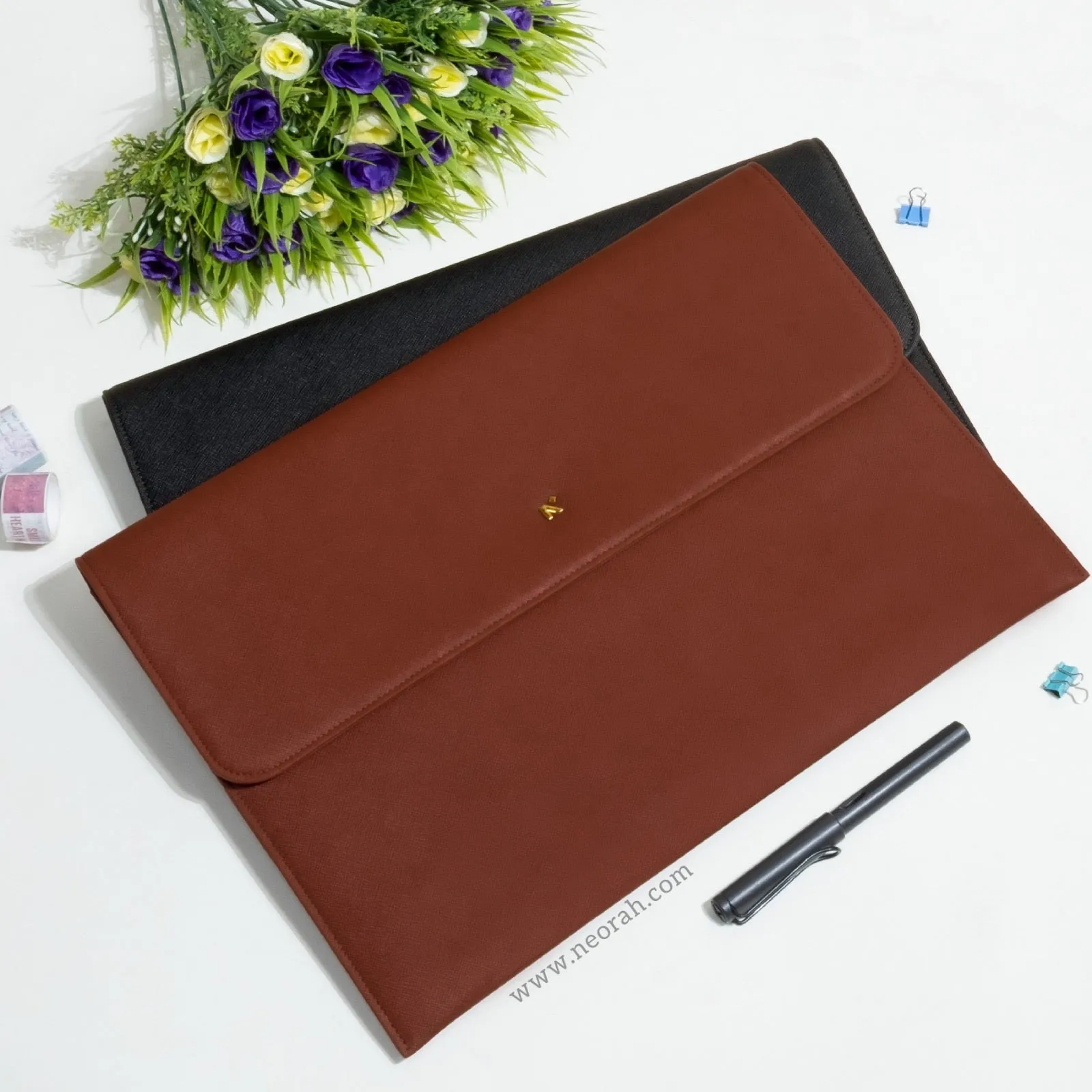 LAPTOP SLEEVE WITH FLAP   MAGNETIC CLOSURE