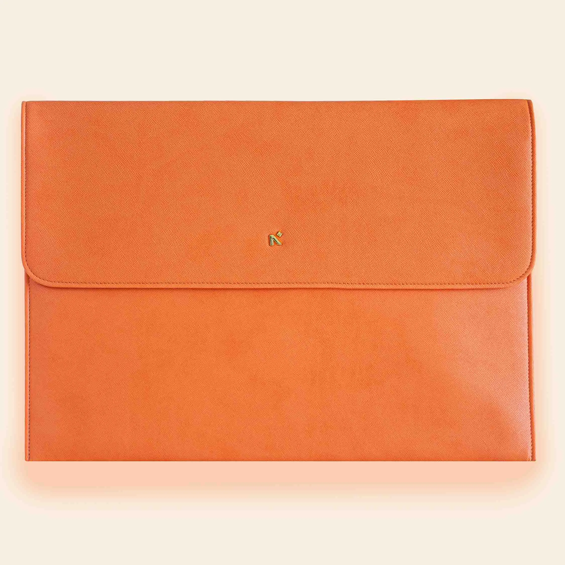LAPTOP SLEEVE WITH FLAP   MAGNETIC CLOSURE