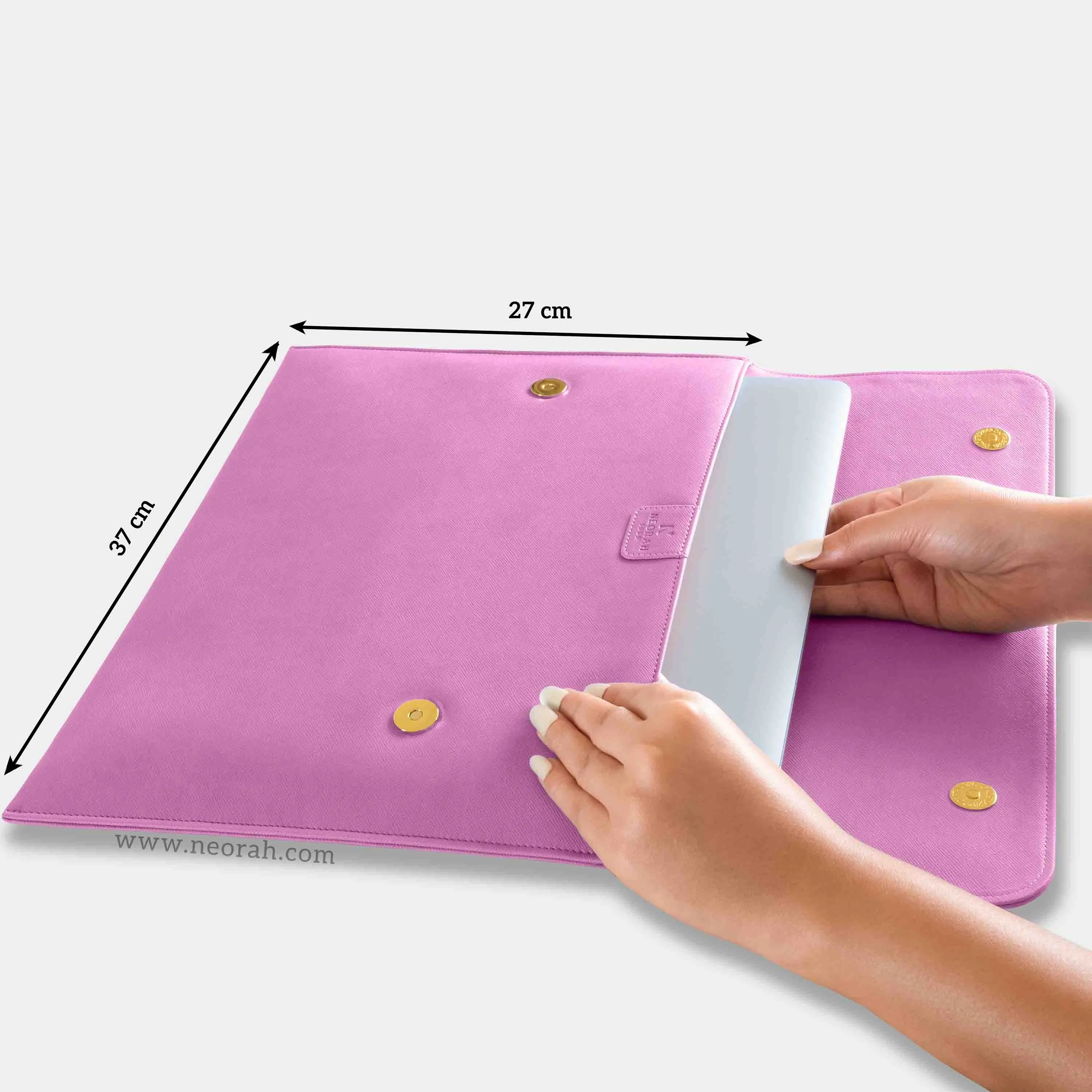 LAPTOP SLEEVE WITH FLAP   MAGNETIC CLOSURE