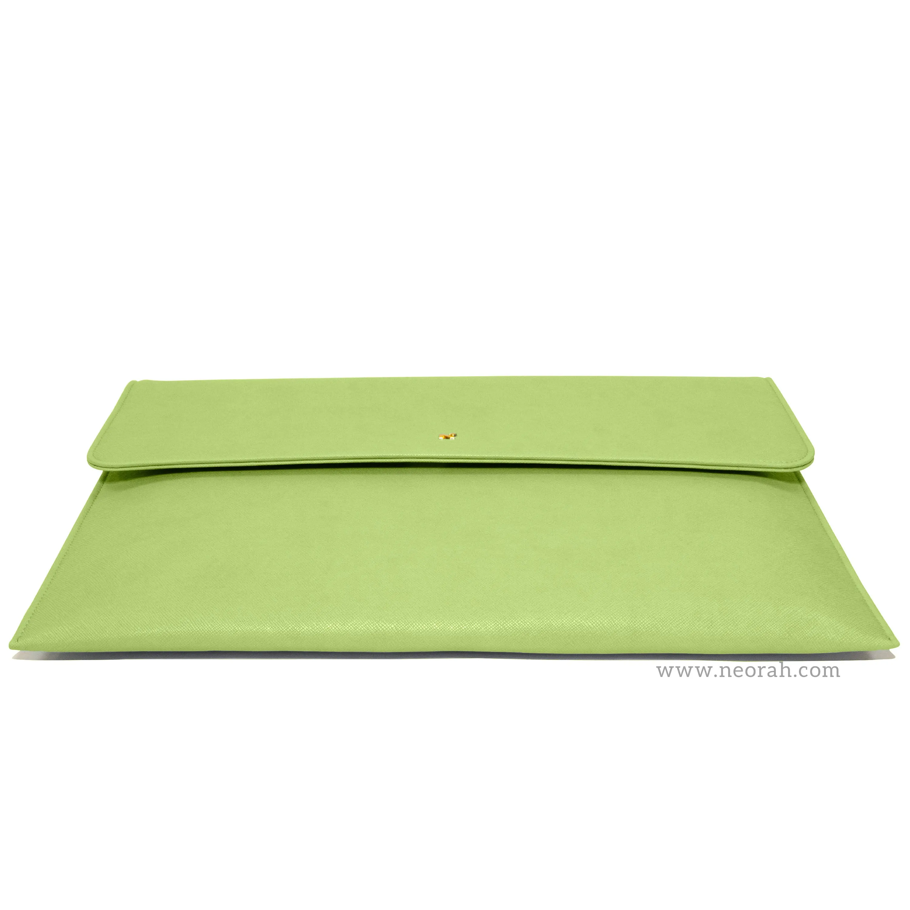LAPTOP SLEEVE WITH FLAP   MAGNETIC CLOSURE
