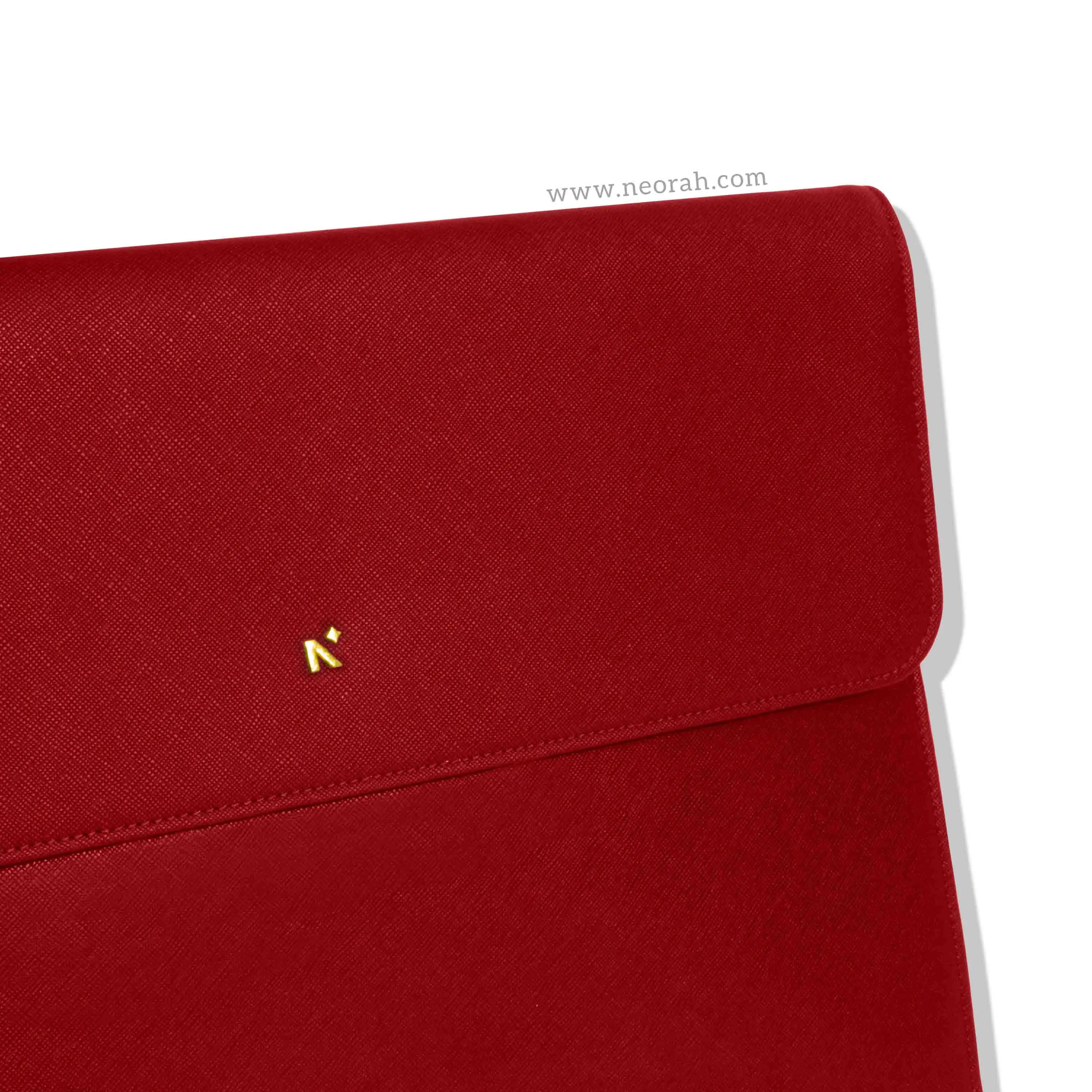LAPTOP SLEEVE WITH FLAP   MAGNETIC CLOSURE