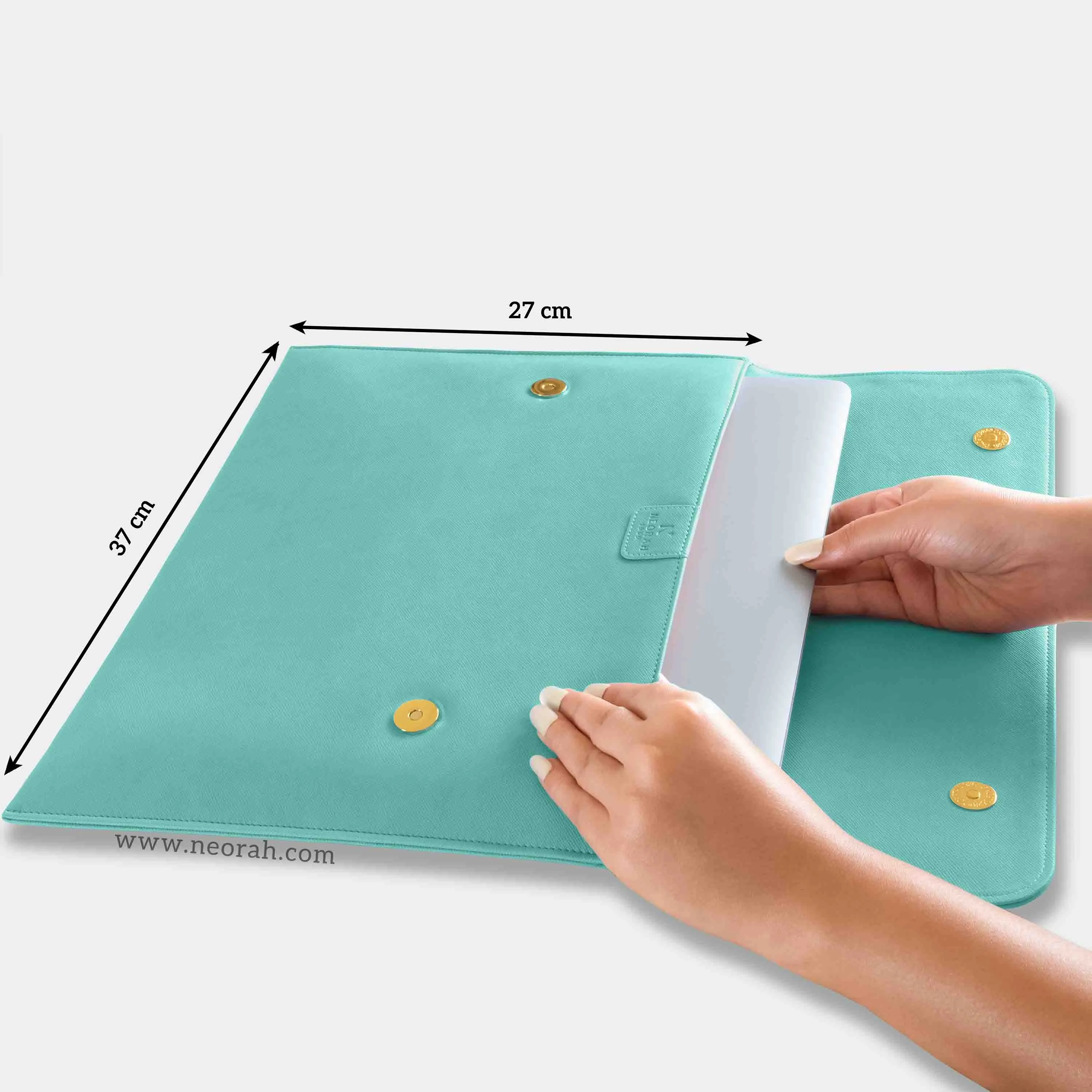 LAPTOP SLEEVE WITH FLAP   MAGNETIC CLOSURE
