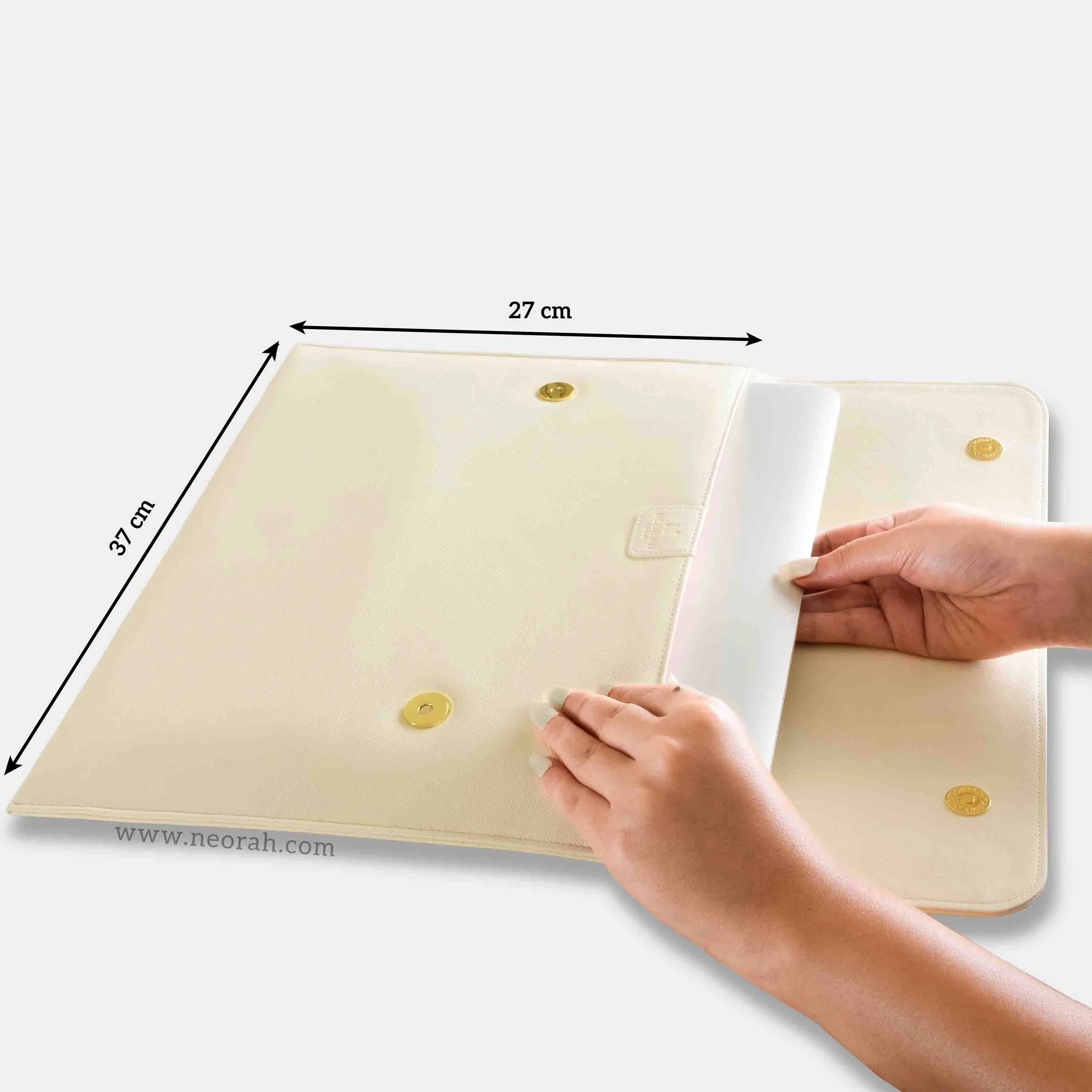 LAPTOP SLEEVE WITH FLAP   MAGNETIC CLOSURE