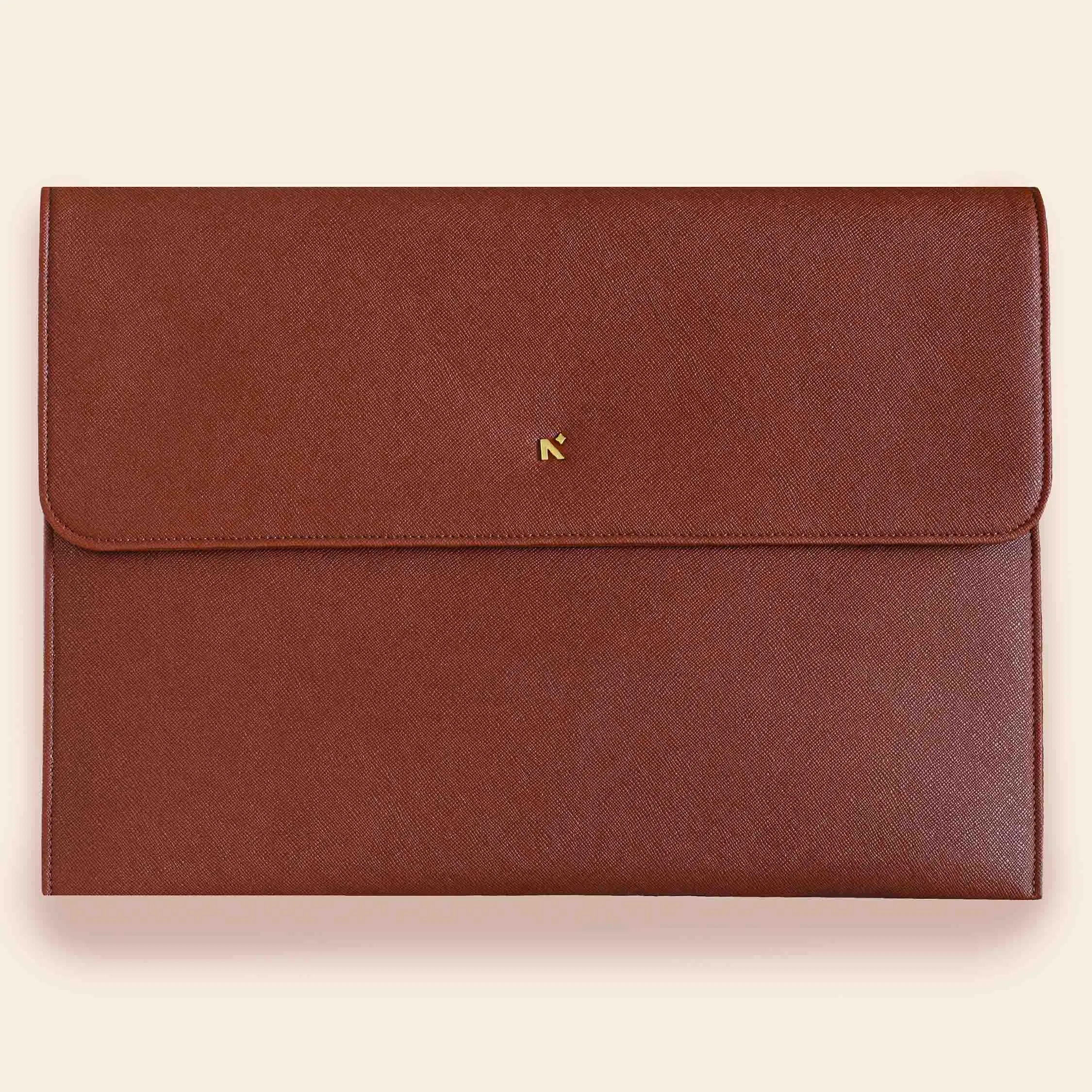 LAPTOP SLEEVE WITH FLAP   MAGNETIC CLOSURE