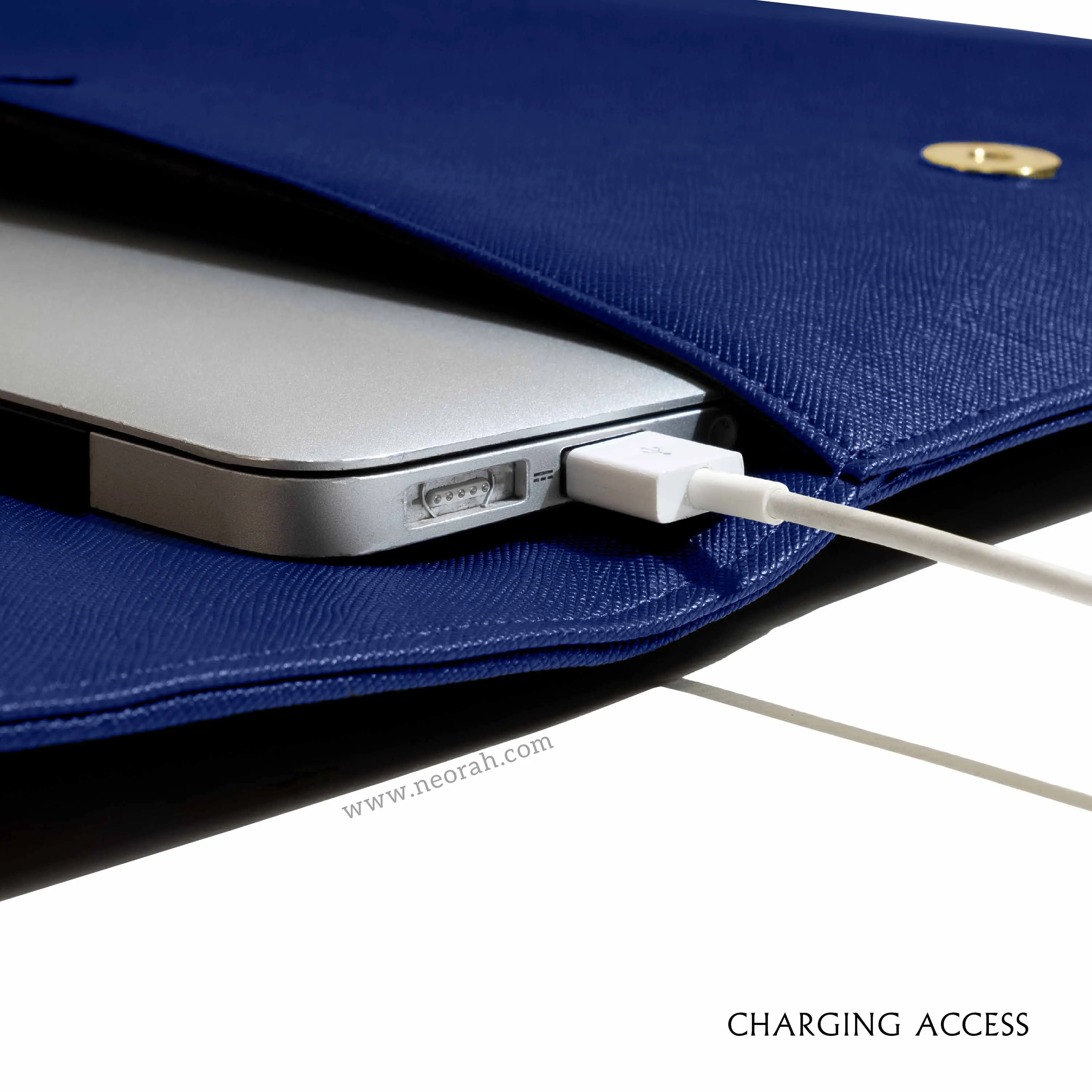 LAPTOP SLEEVE WITH FLAP   MAGNETIC CLOSURE