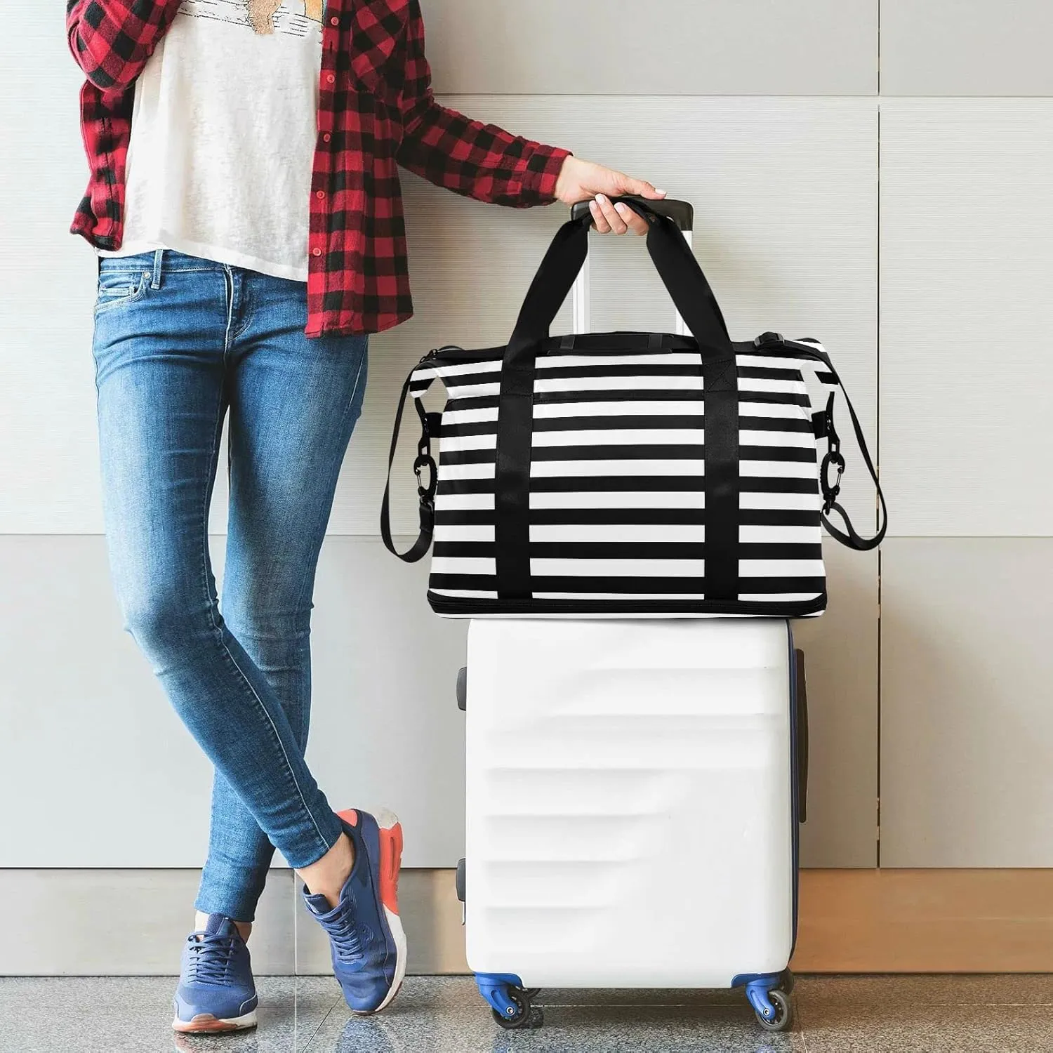 Large Gym Bag Black White Stripe Sports Travel Duffel Bag,Weekender Overnight Bag with Wet Pocket and Shoes Compartment for Women Girls Travel, Gym, Yoga, School