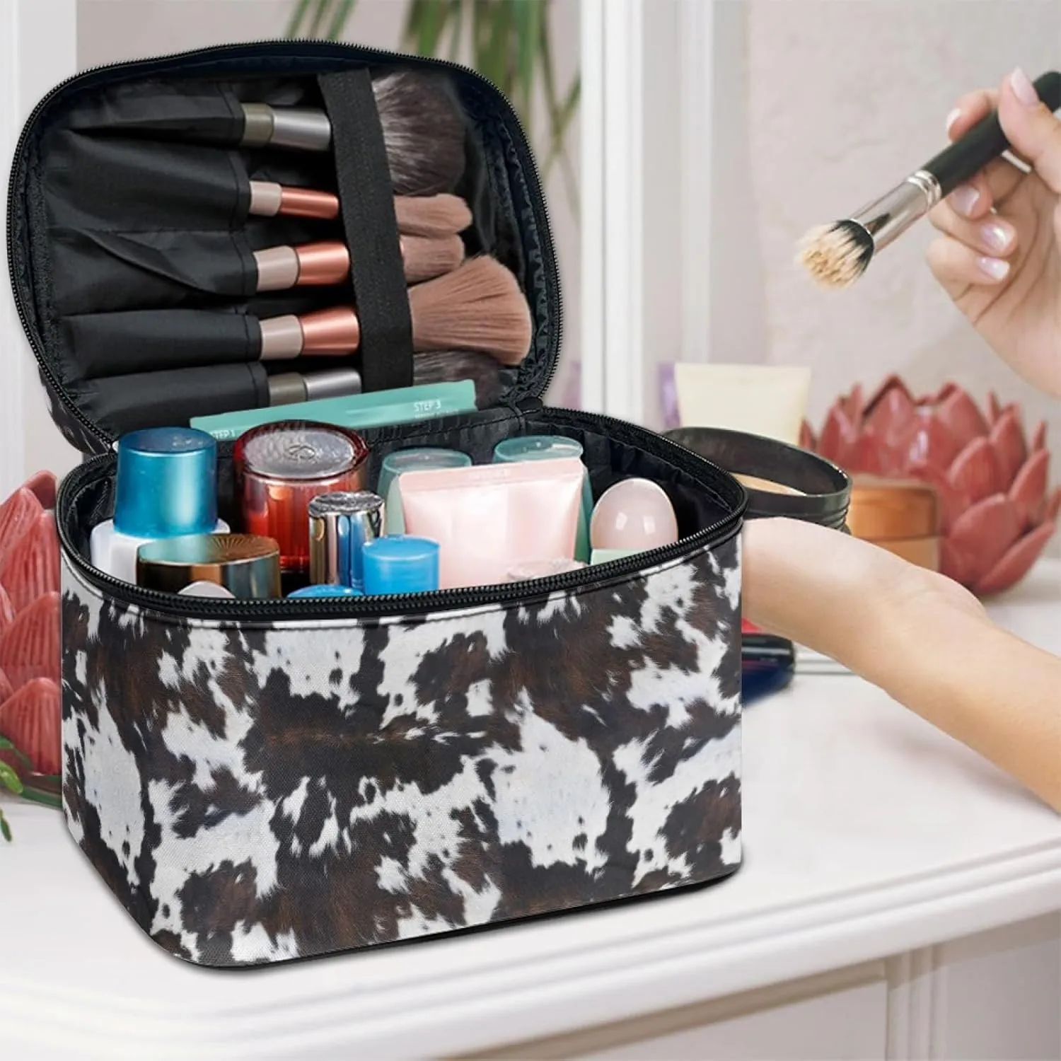 Makeup Bag, Western Style Cosmetic Bag, Large Capacity Travel Makeup Organizer, Toiletry Bag For Women & Girls With Handle and Divider (Balck Cowhide)