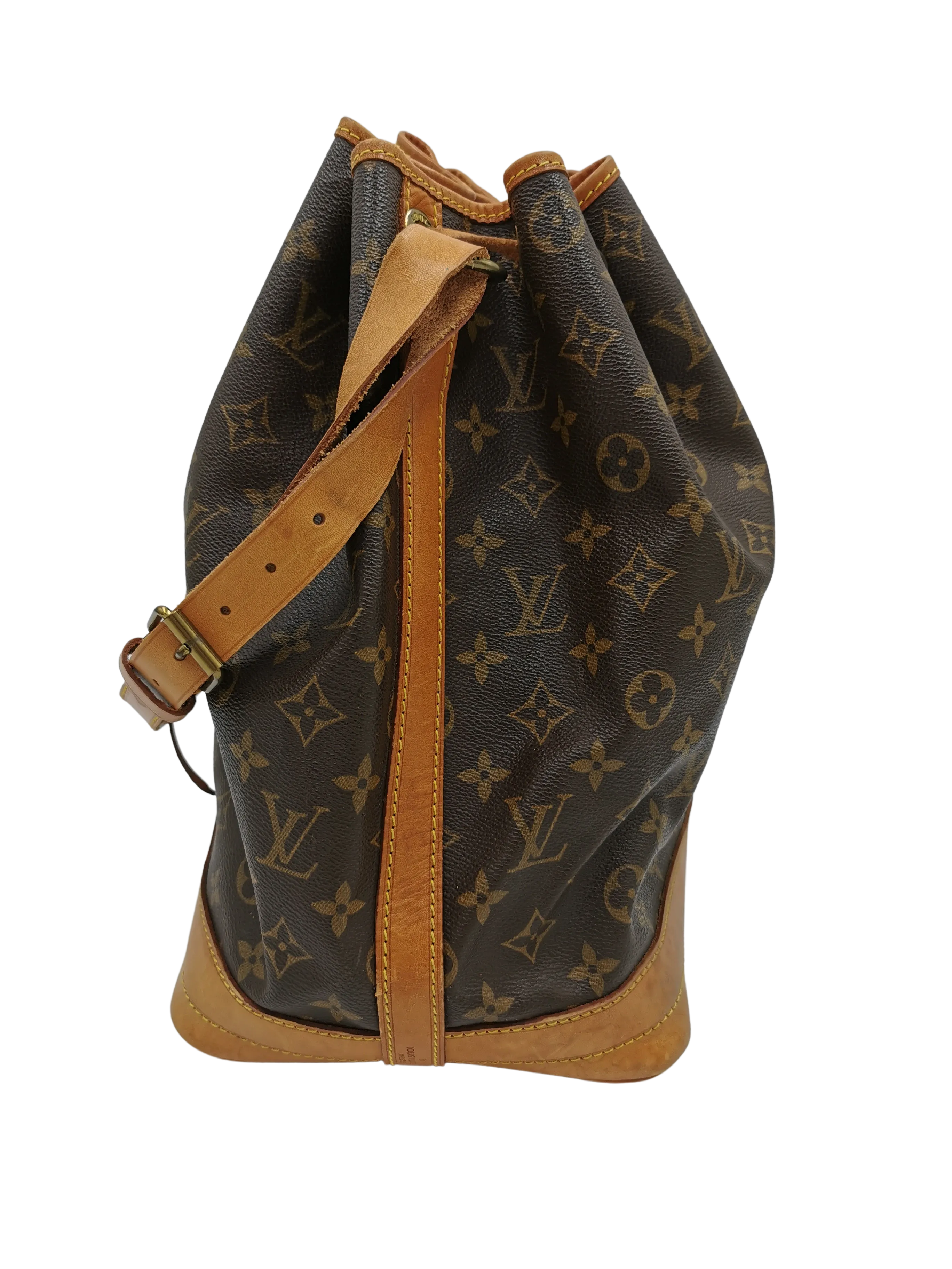 Monogram Canvas Noé