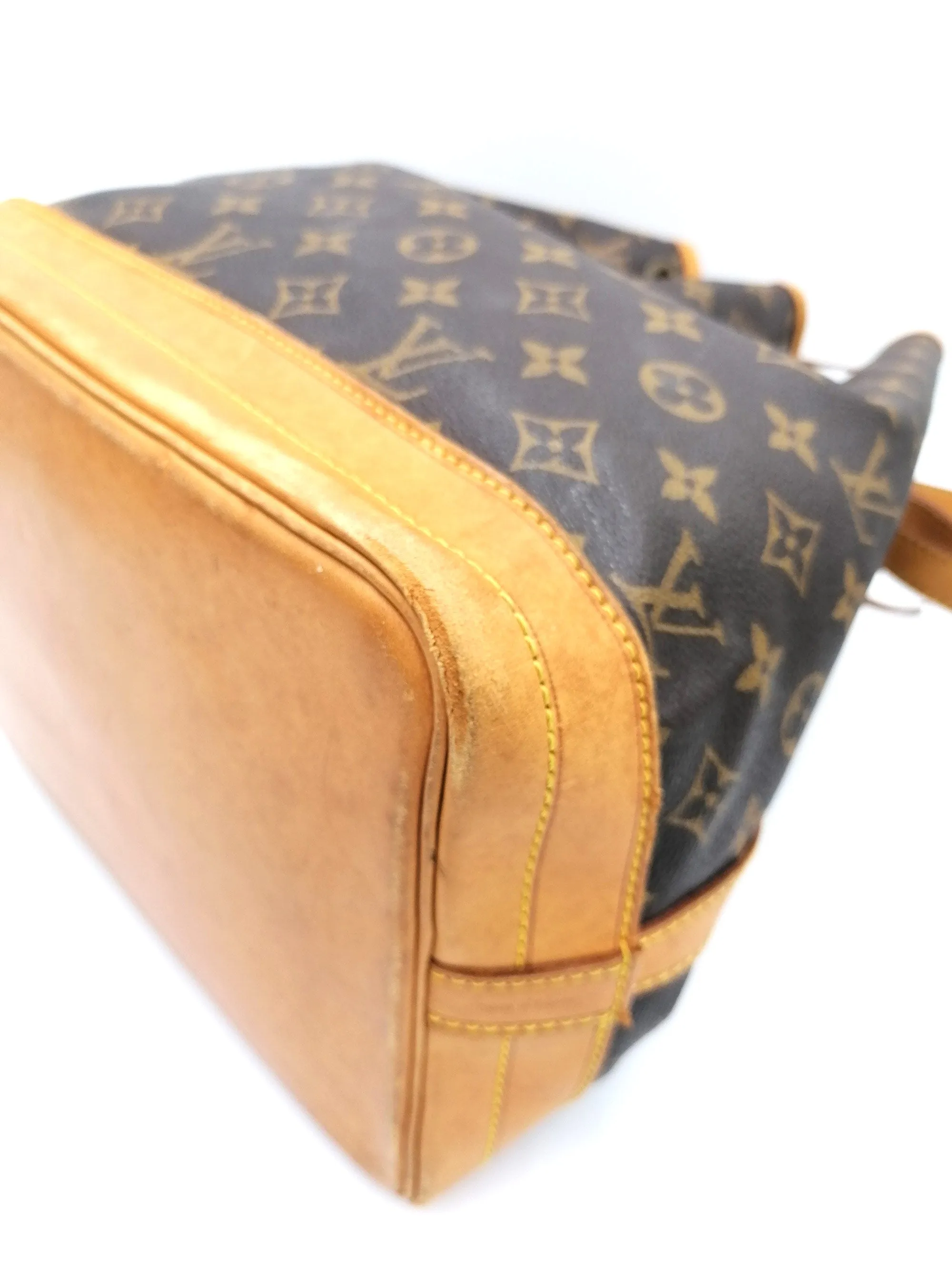 Monogram Canvas Noé